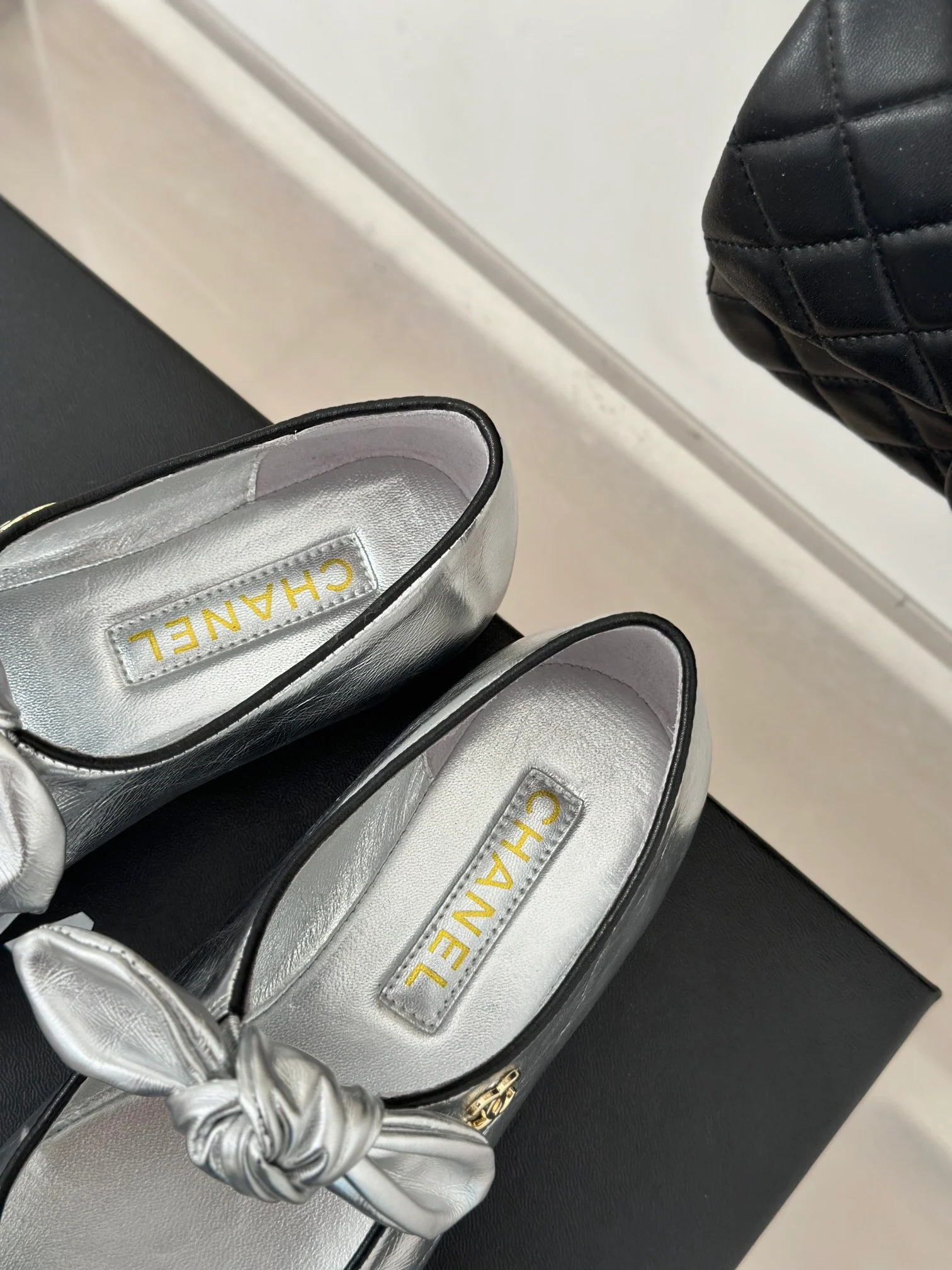 Балетки Chanel 2024 Ribbon Ballet Flats - серебристые