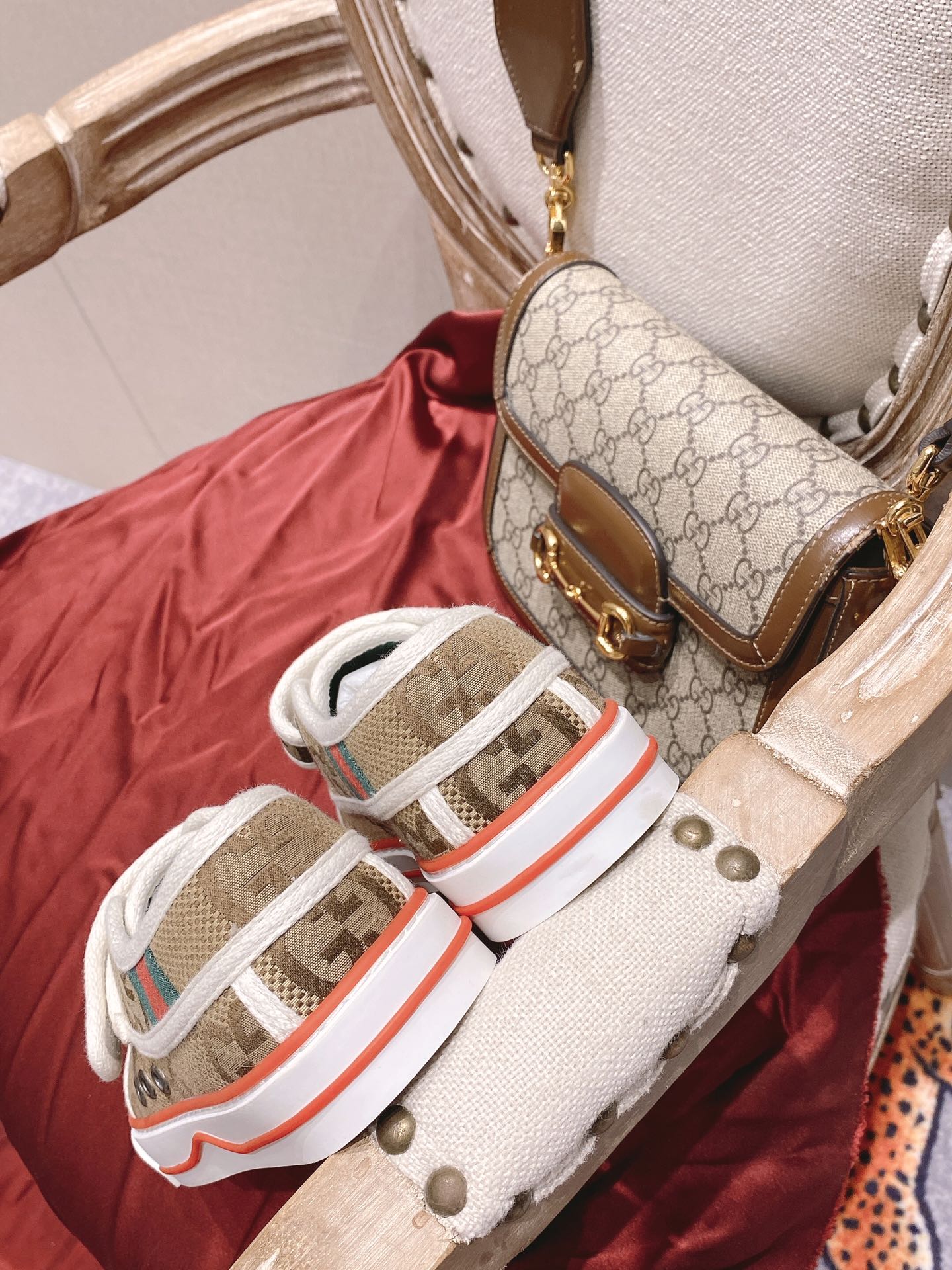 Классические лоферы Gucci 1977 года, парусиновые, на липучках, коричневые.