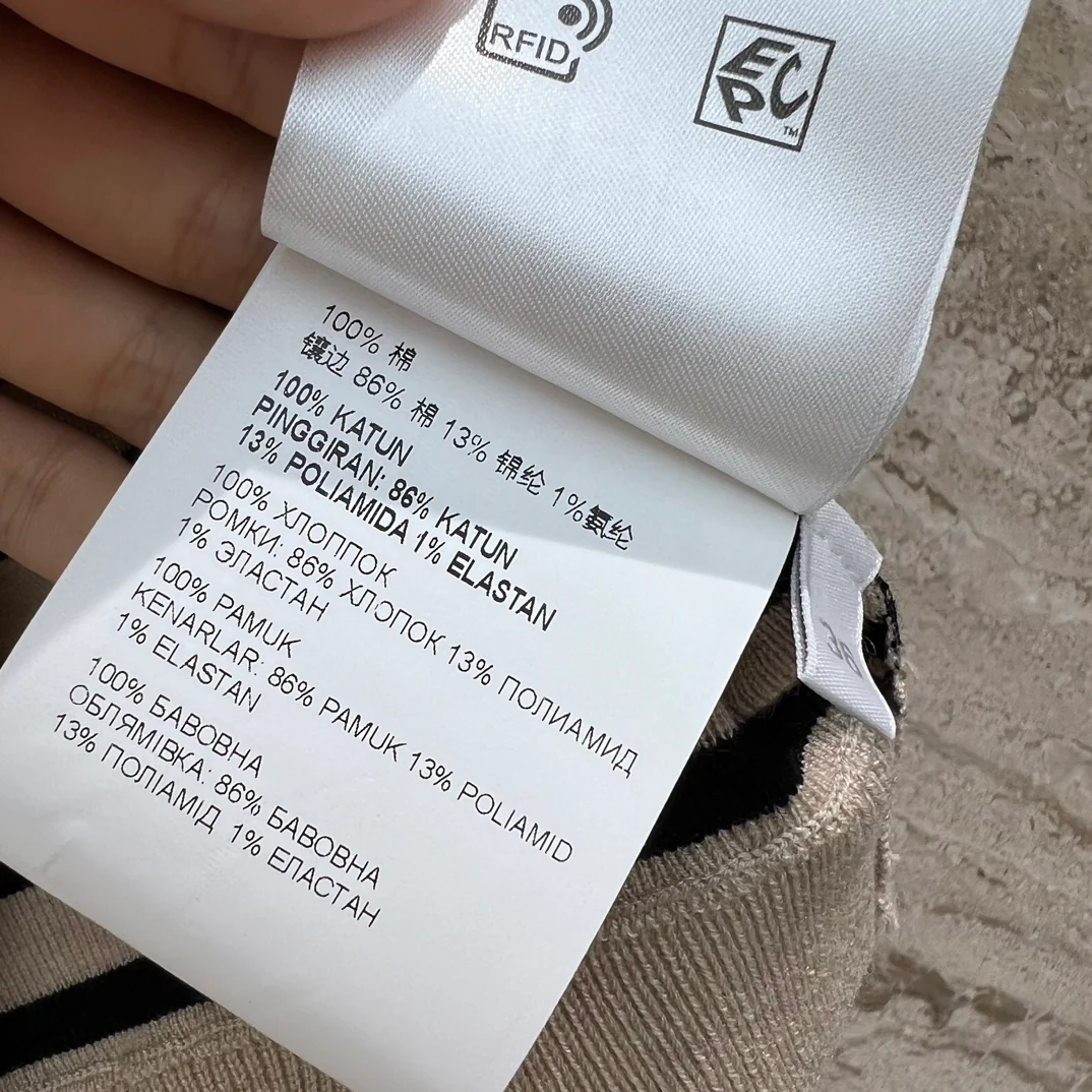 Miu Miu - 2404 - Комплект из хлопкового трикотажного топа с круглым вырезом и короткими рукавами и юбки.