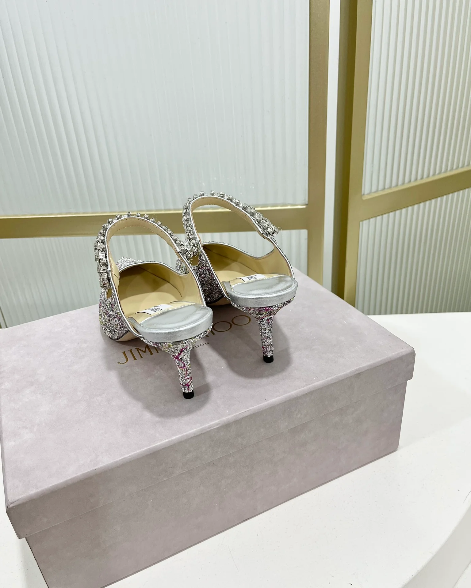 Jimmy - Новинка 2023 года - Туфли на низком каблуке Greta с острым носком