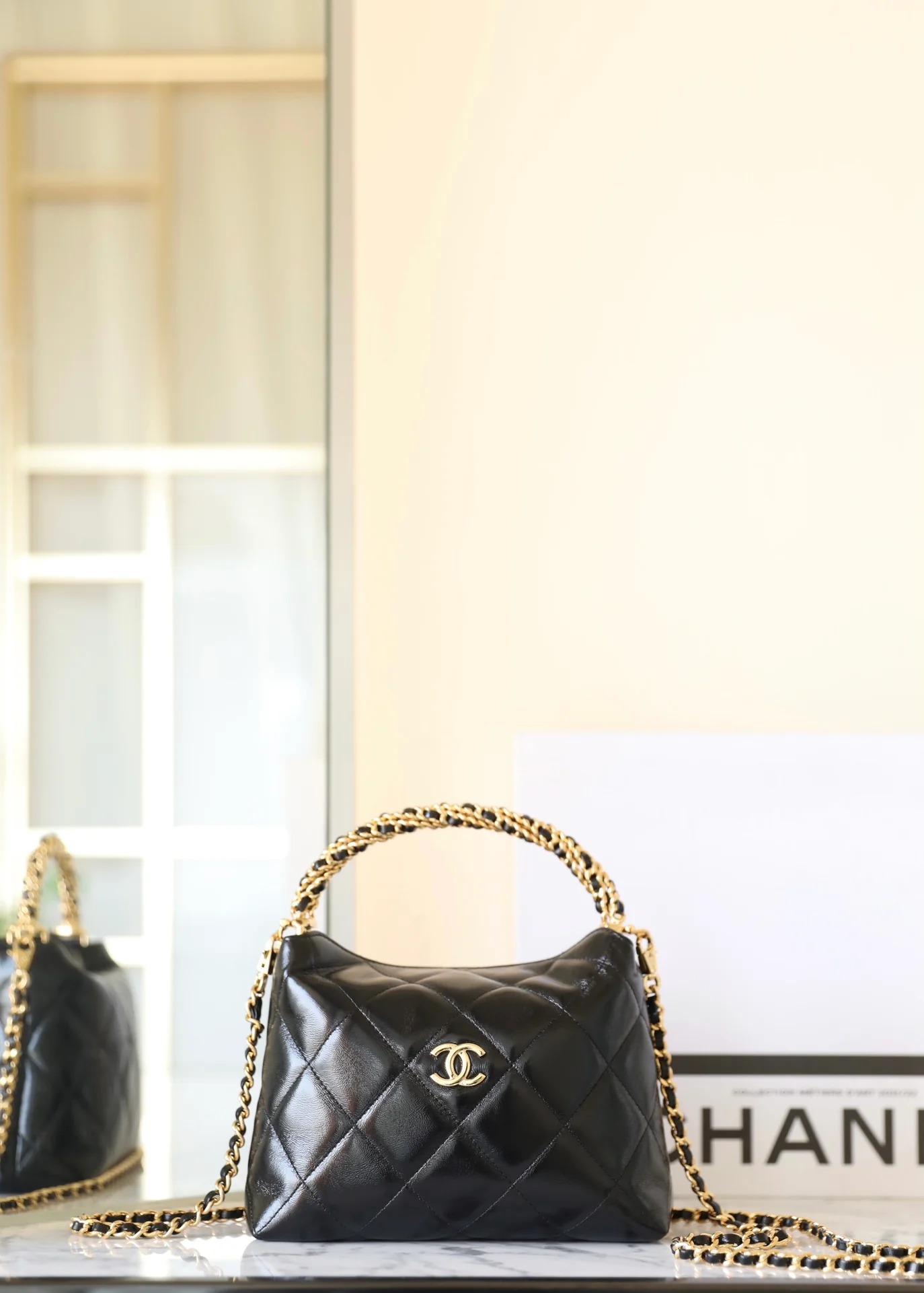 Сумка-хобо Chanel с витой ручкой - черная