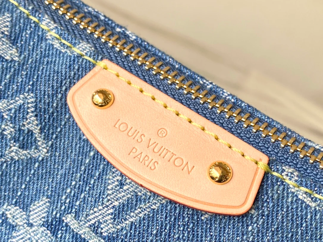 m82949-LV-hills-pochette джинсы-сумки подмышками