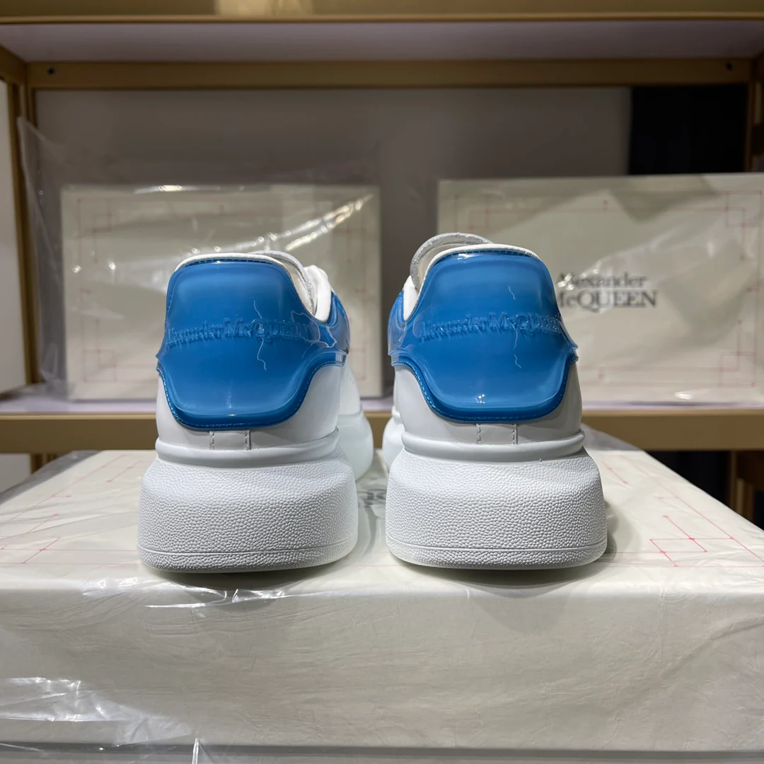 Классические белые кроссовки McQueen - унисекс - светло-голубая подошва из искусственного меха - премиум-издание