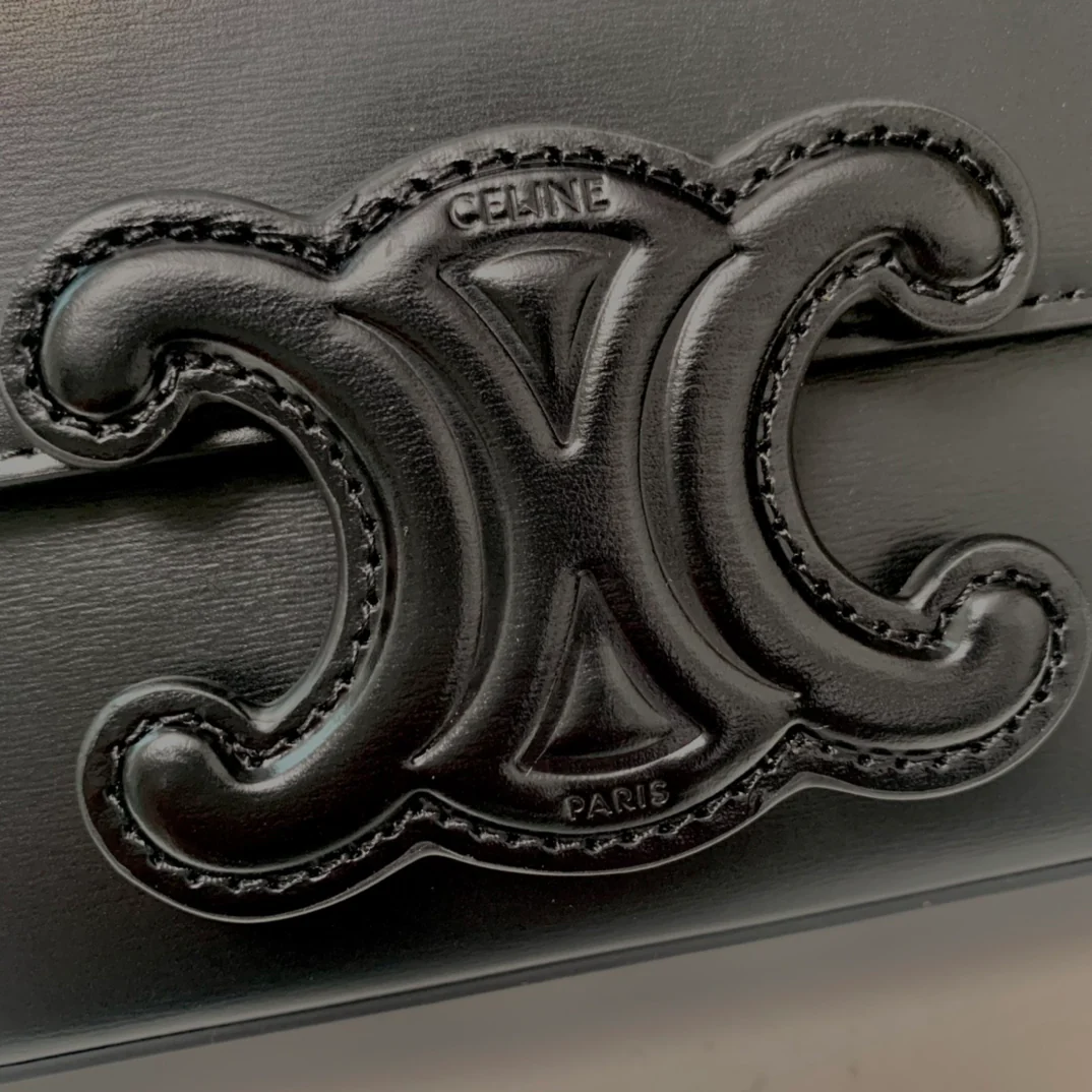 Celine - Кожаная сумка с пряжкой и цепочкой - Подмышечная сумка - Черная с золотой цепочкой