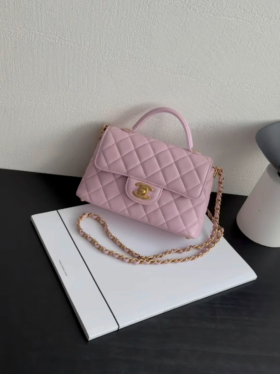 Сумка с ручкой и клапаном, маленькая, розовая, 25 пенсов