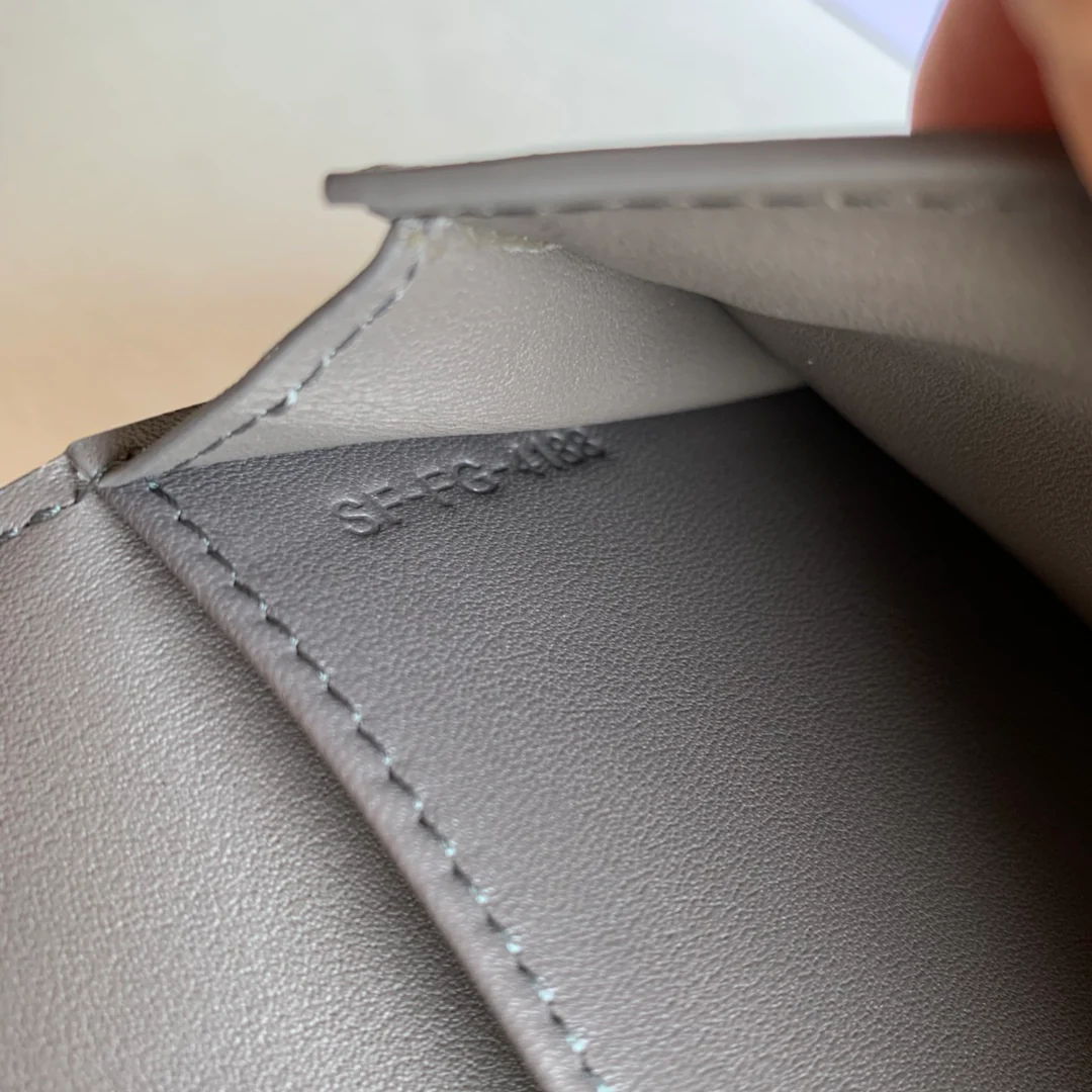 Длинный кошелек Celine - Кошелек с ремешком из зернистой телячьей кожи - 6