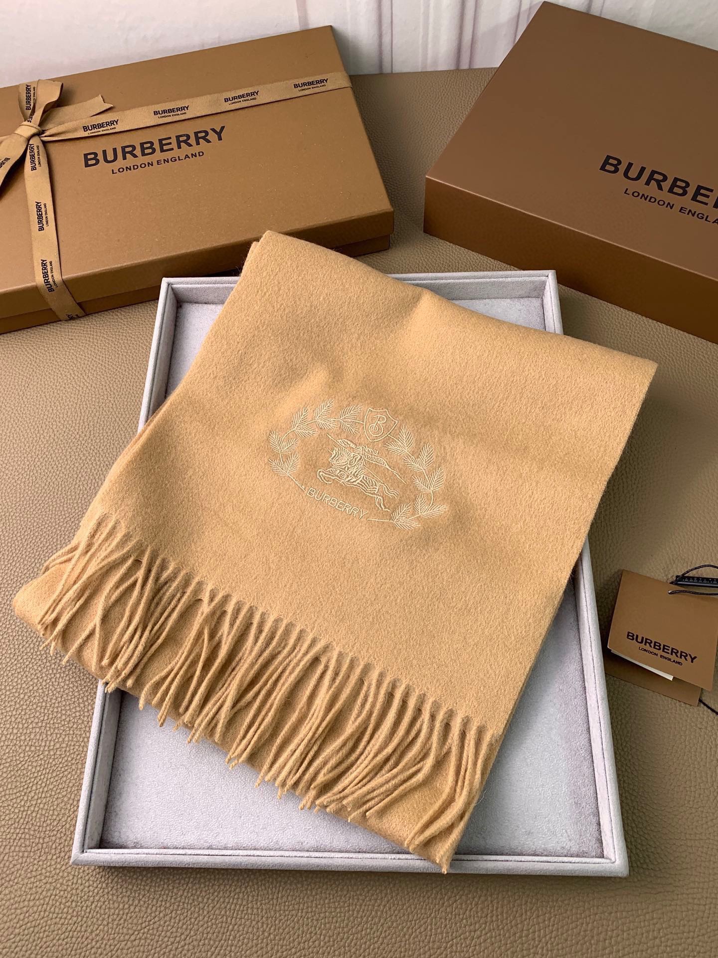 Шарф Burberry из овечьей шерсти с водным узором - абрикосовый