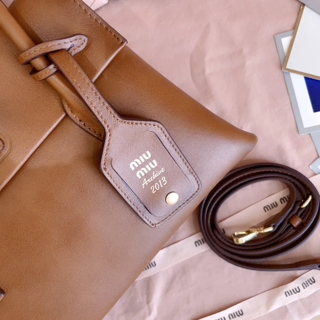 Сумка Miu Miu 5ba303 Miusolitaire из телячьей кожи - коричневая.