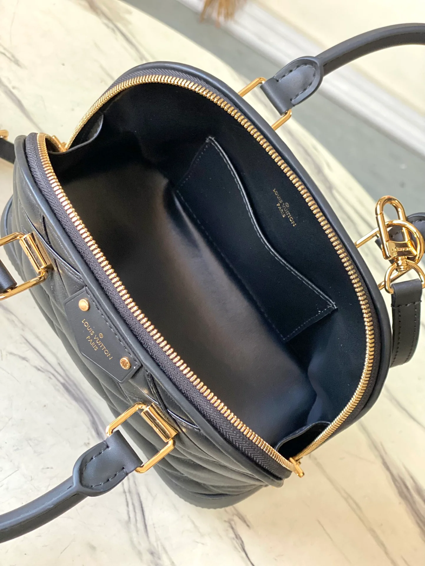 m23666-LV-nicolas-ghesquiere-shell bag-black