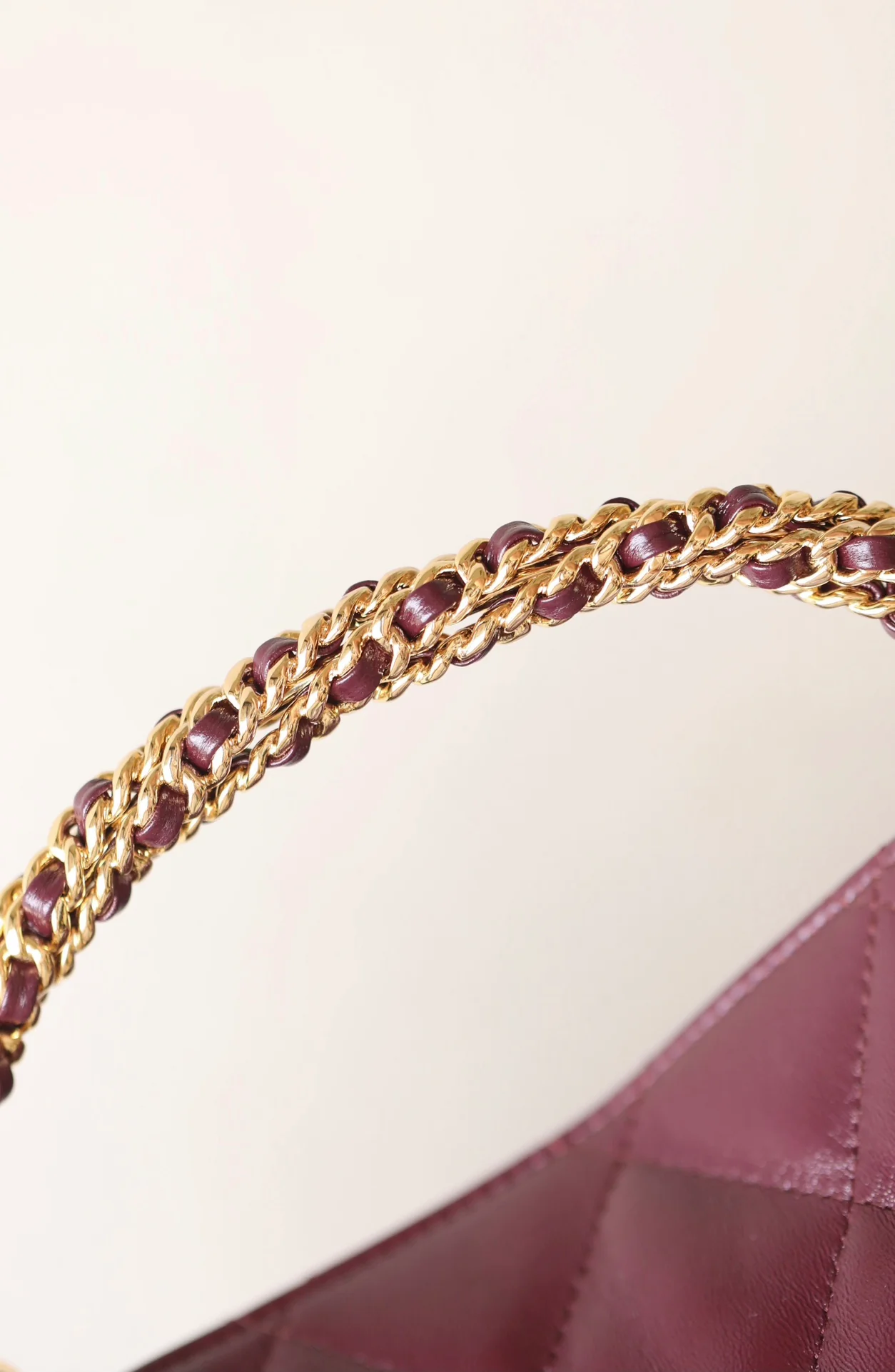 Сумка-хобо Chanel с витой ручкой - бордовая