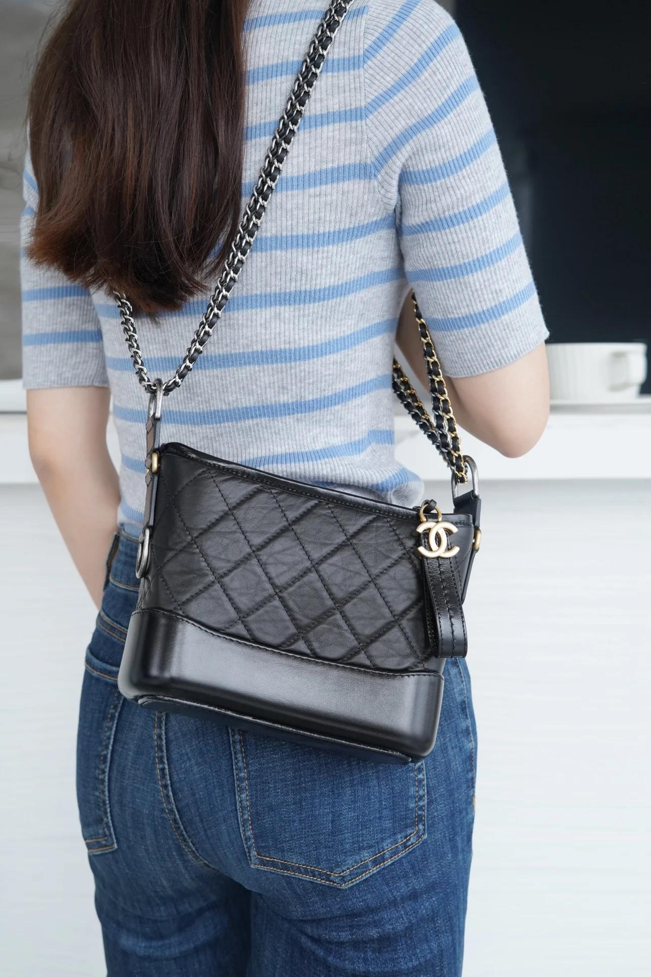 Маленькая сумка-хобо Chanel Garbielle - черная