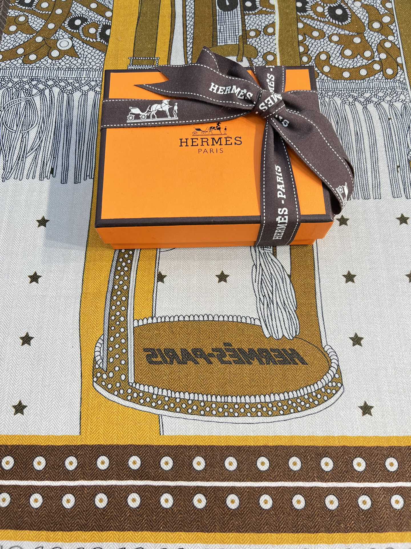 Большой двусторонний бархатный шарф Hermes - 140 см - 001