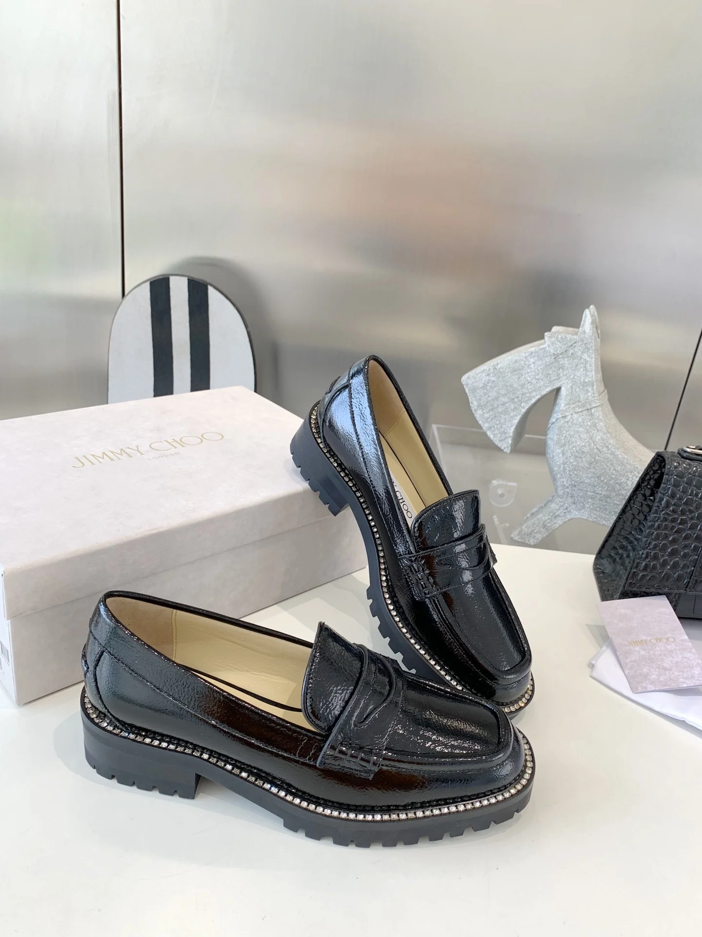 Jimmy - Новинка сезона весна/лето 2023 - Лоферы со стразами