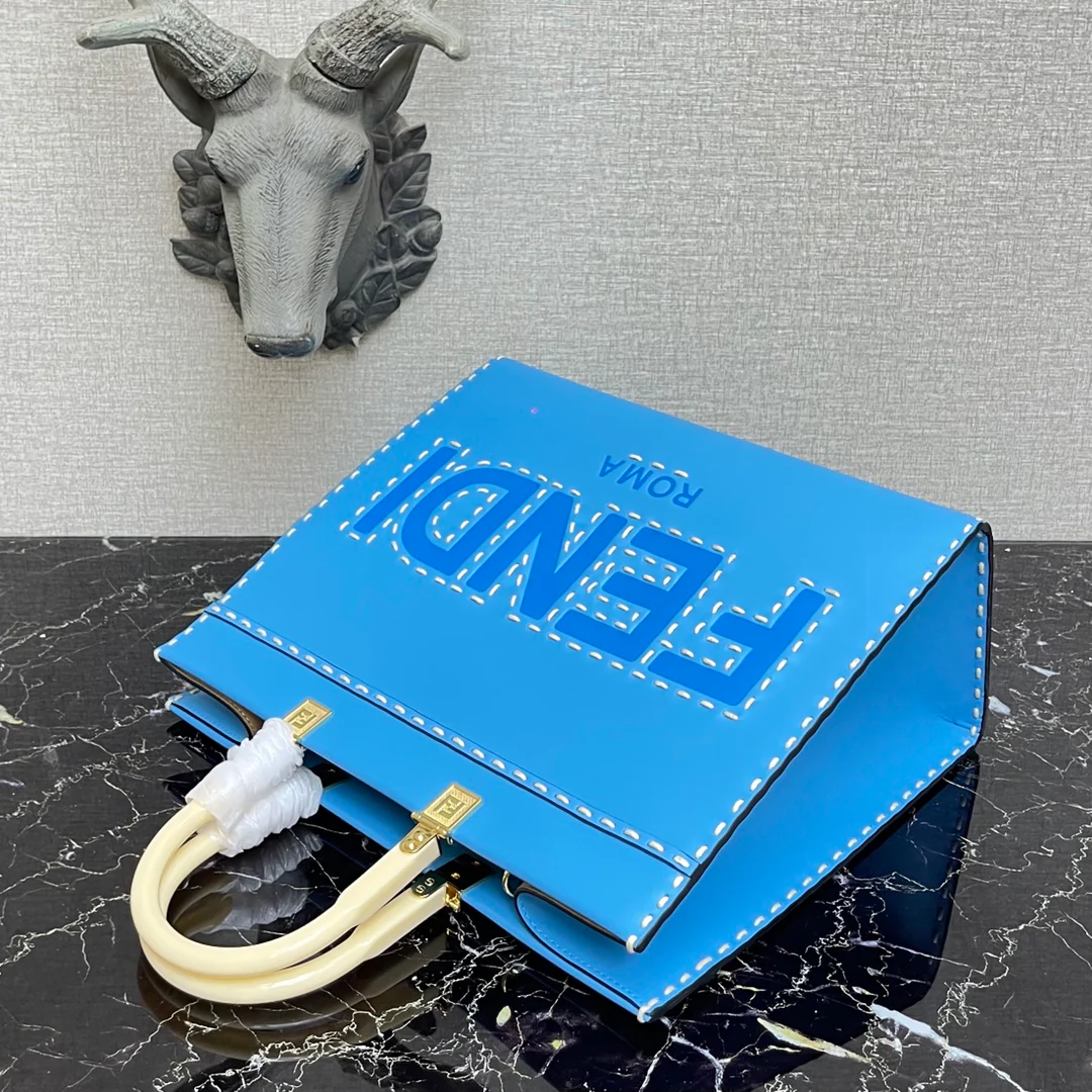 Сумка-тоут Fendi Sunshine Medium Blue из тисненой кожи