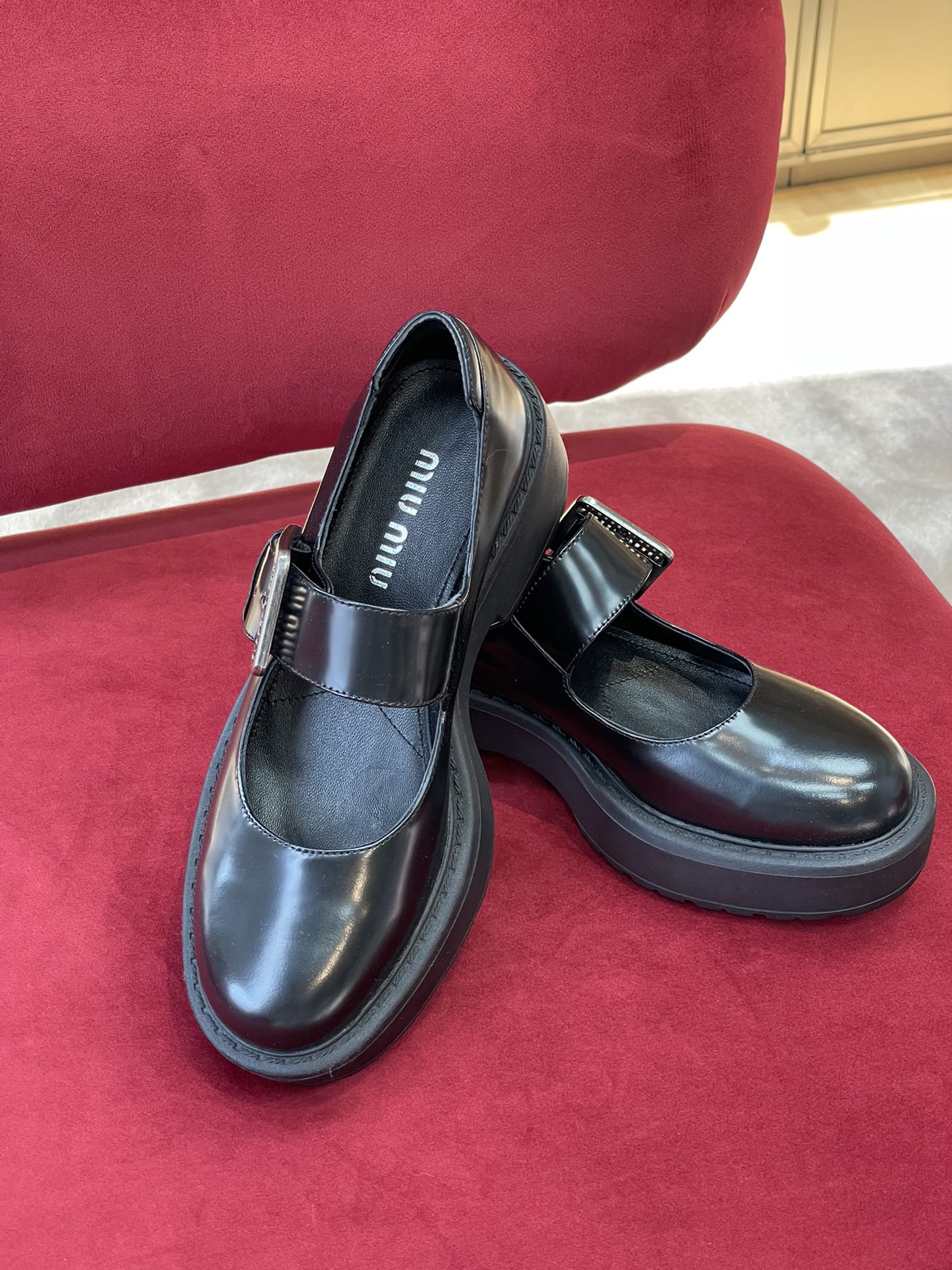 Miu Miu — Новинка сезона осень/зима 2022 — Туфли Мэри Джейн на платформе