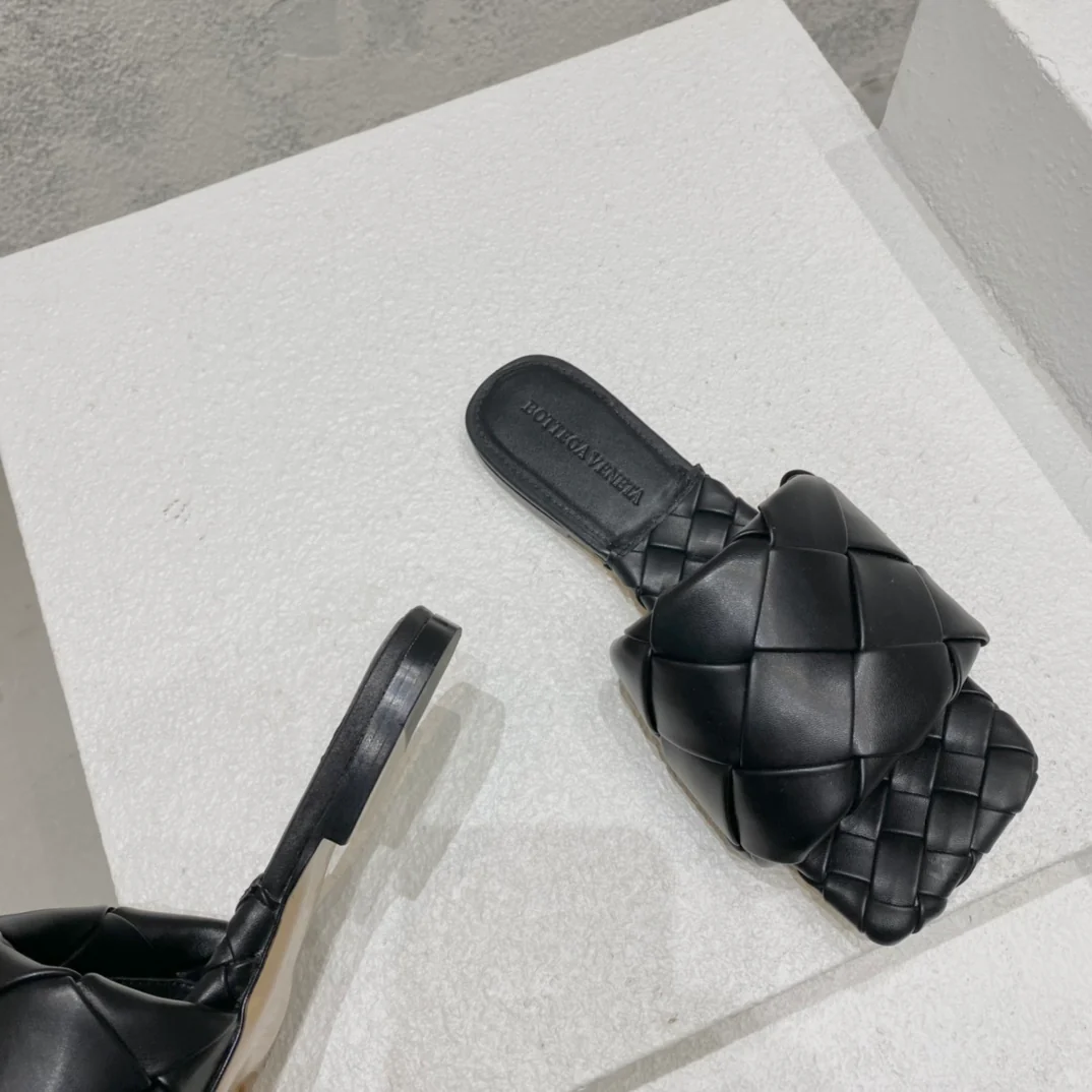 Новинка сезона весна/лето 2021 от BV - Плоские плетеные тапочки - Черные
