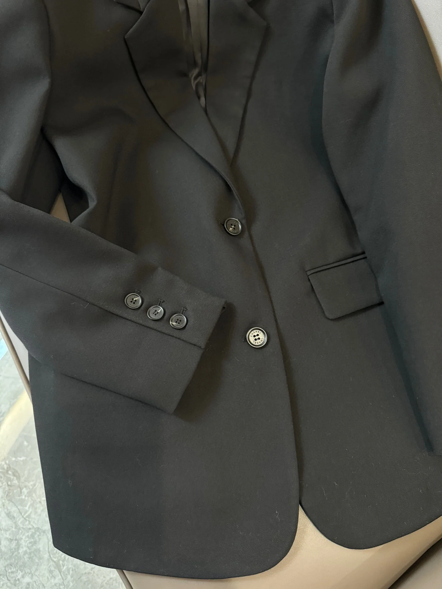 Новый пиджак Chanel 2403-4SS