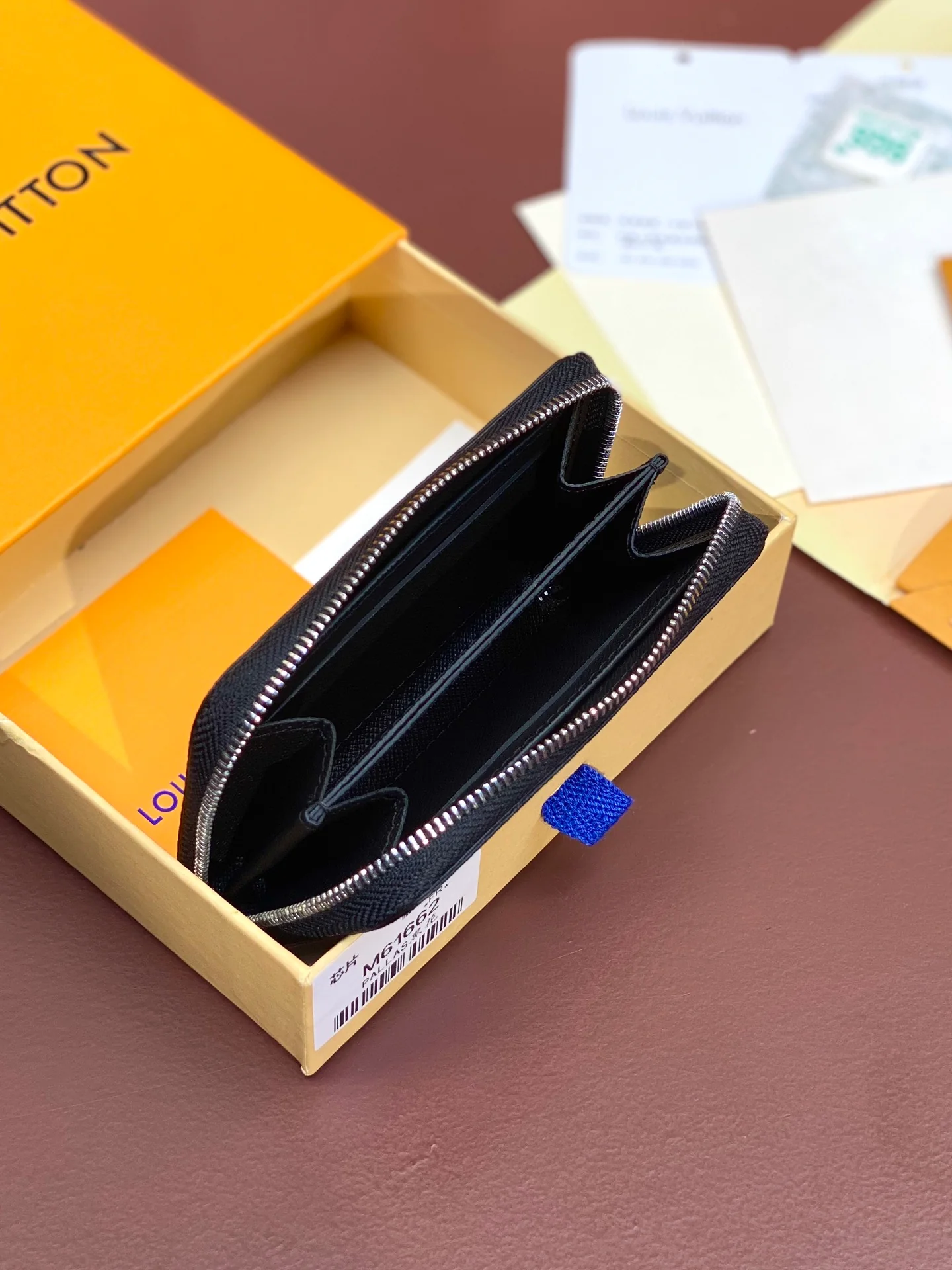 LV-m61662-Черный цветок