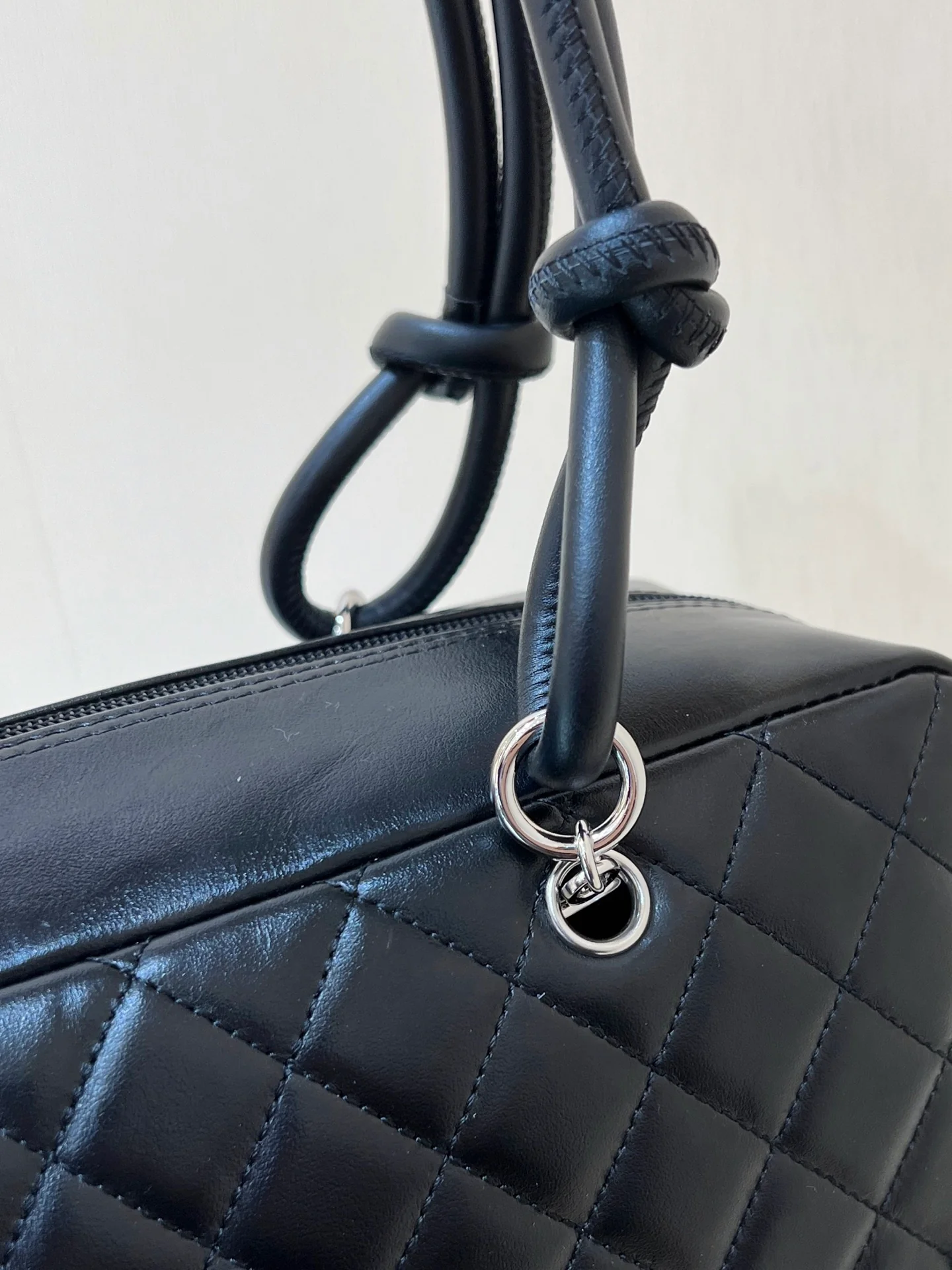 Chanel - Классическая, вневременная винтажная большая сумка-подушка Kang Peng