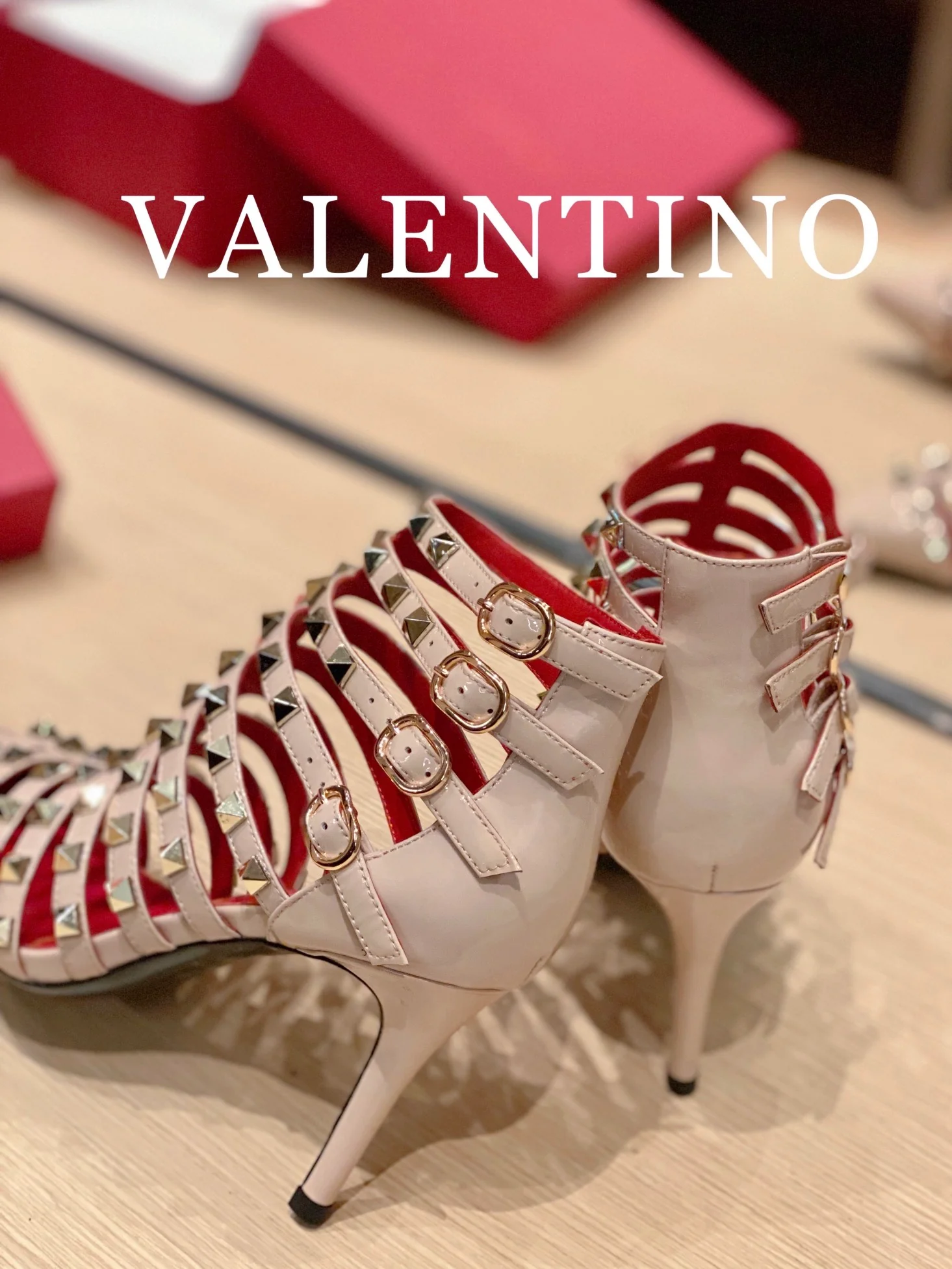 Valentino - Абрикосовые римские туфли на высоком каблуке