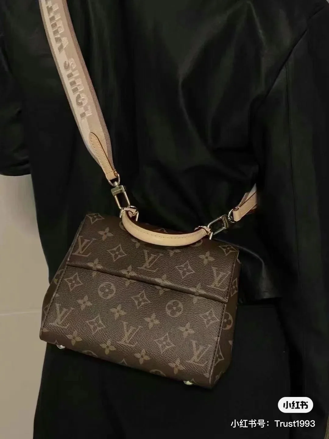 m46055-LV-cluny-Сумка через плечо