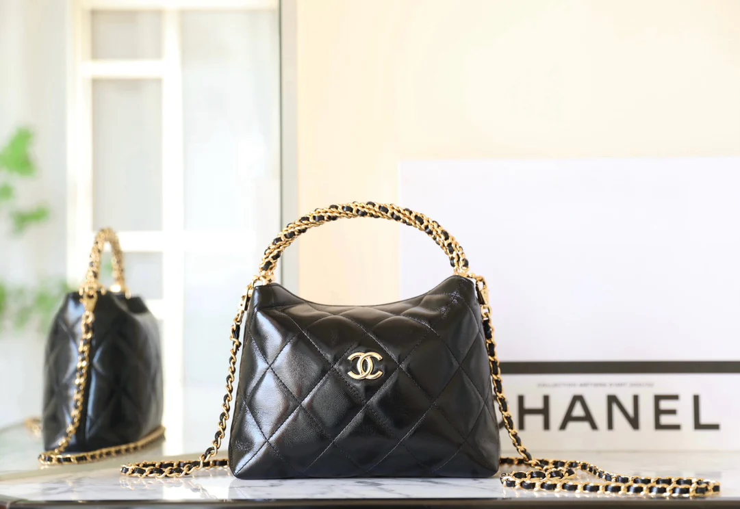 Сумка-хобо Chanel с витой ручкой - черная