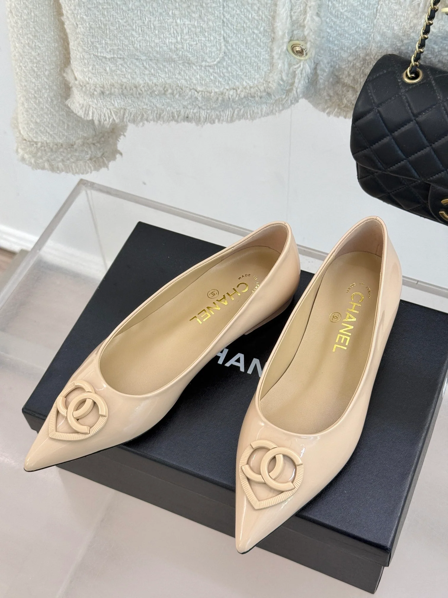 Туфли Chanel 2024 на низком каблуке с острым носком в форме сердца, абрикосового цвета - 1