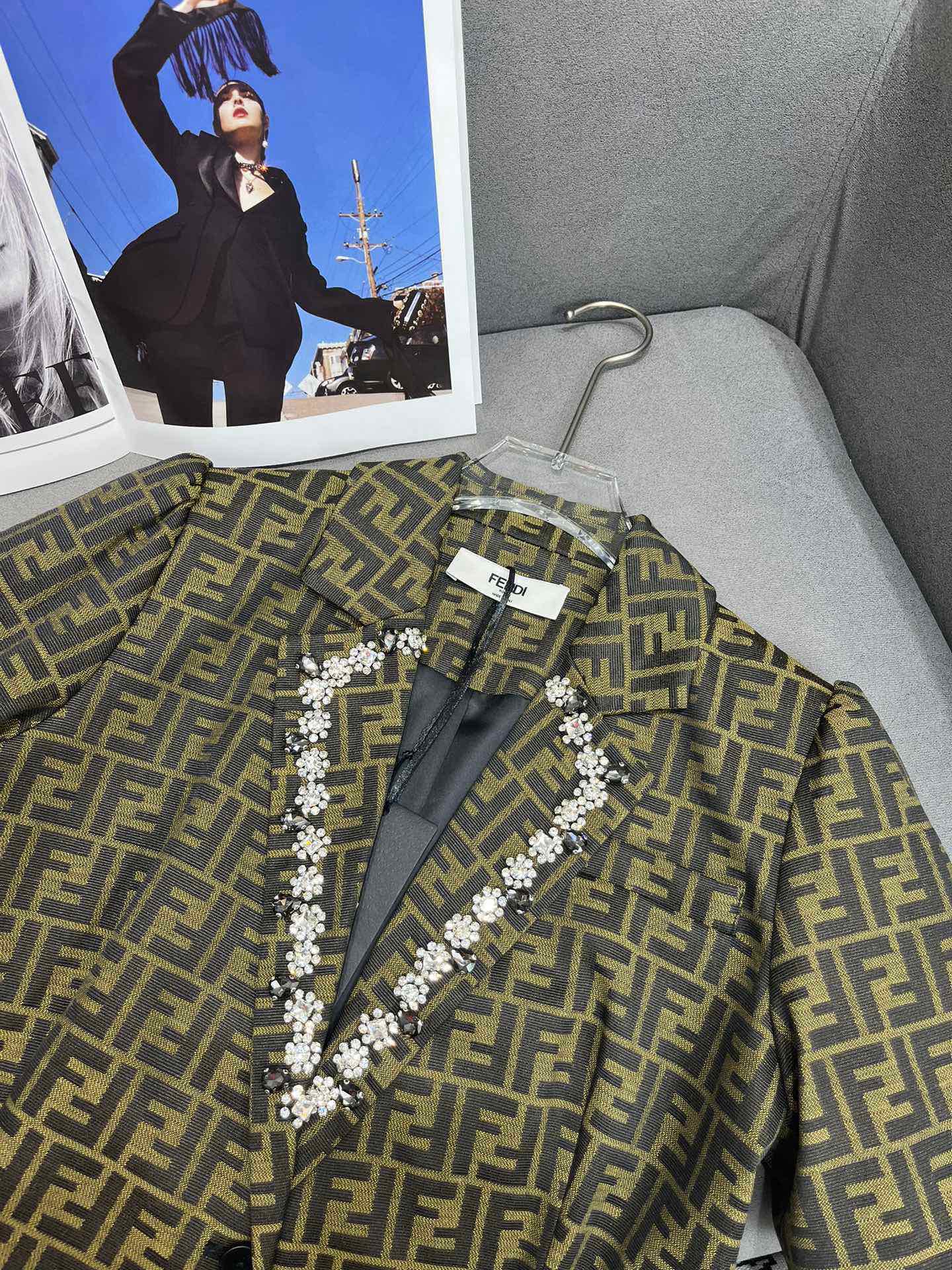 Fendi-2403-24ss Весенне-летний новый костюм: жакет и юбка