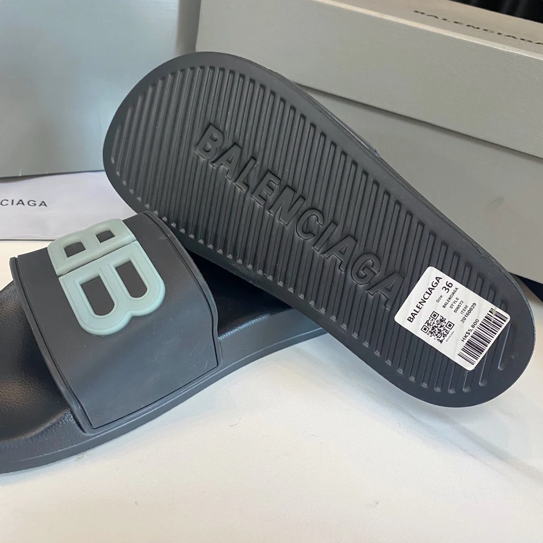Серые тапочки Balenciaga - 1