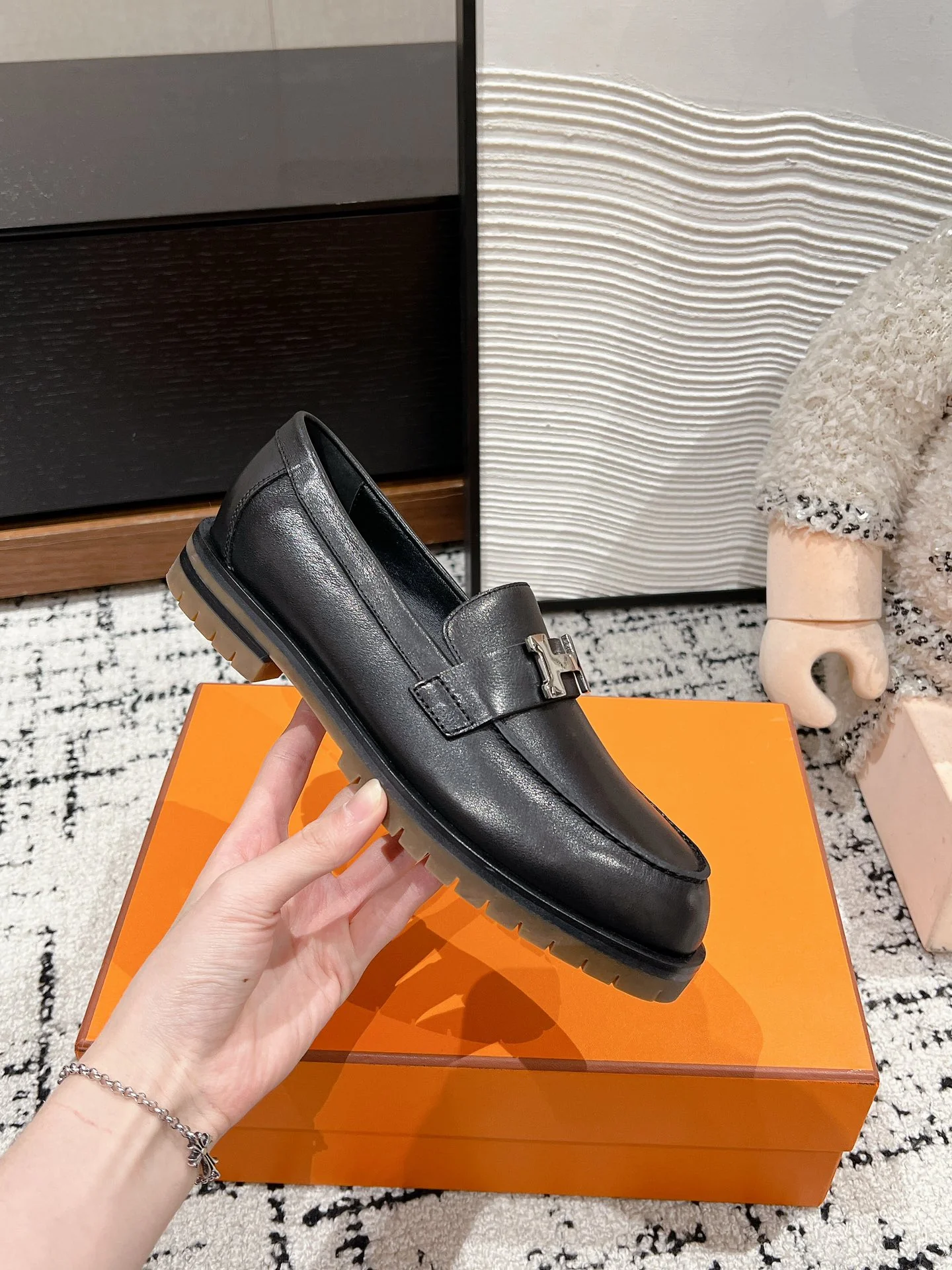 Лоферы Hermes 2024h с пряжкой - черные