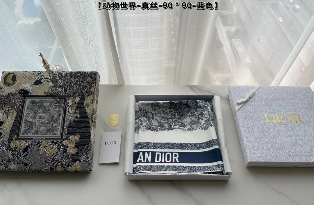 Dior - Animal World - 90 Шелковый шарф - 1