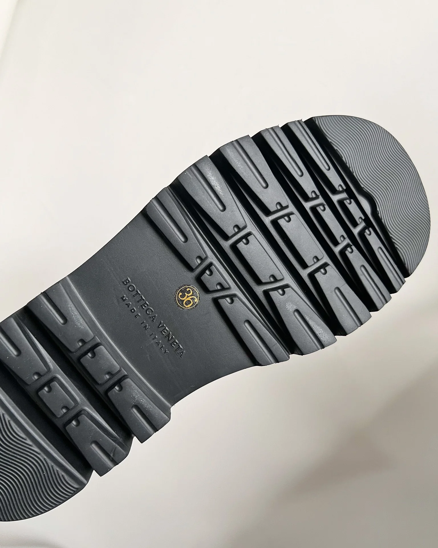 Новинка осенне-зимней коллекции BV - Ботильоны на молнии - Черные