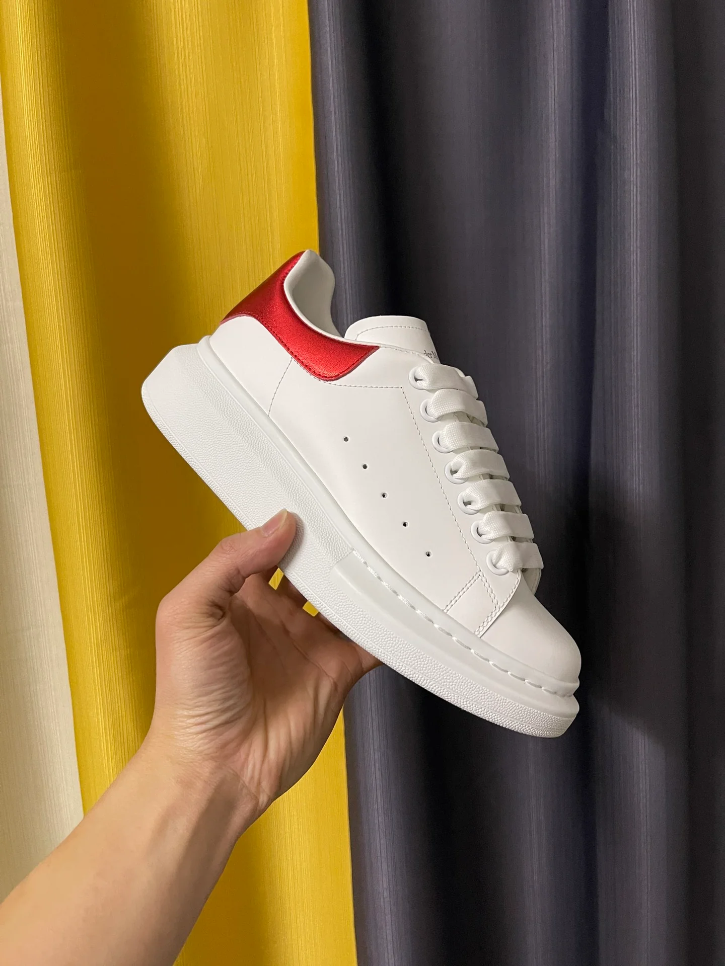 Классические белые кроссовки McQueen - унисекс - красная кожаная пятка - премиум-издание