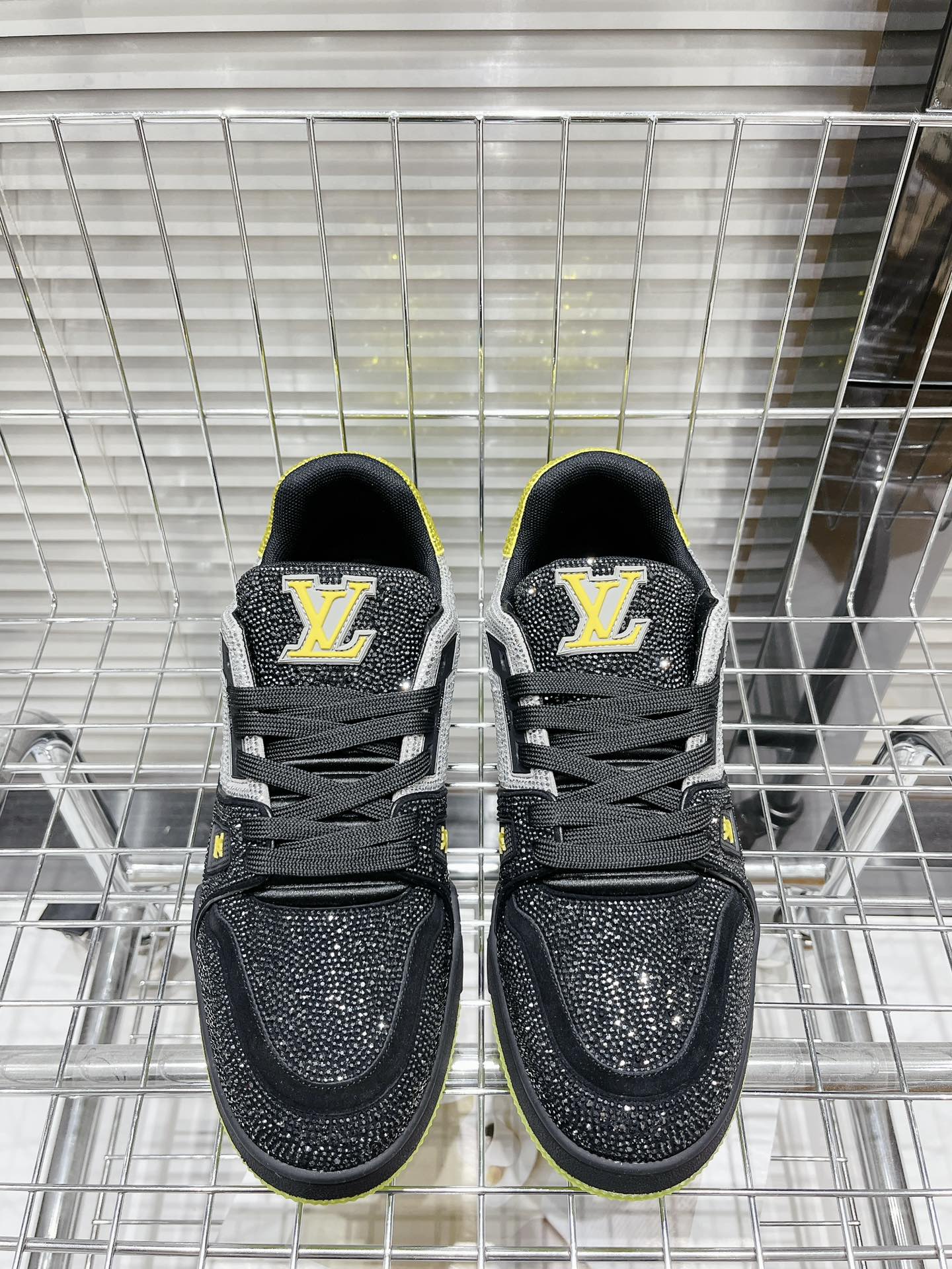 Кроссовки LV Trainer - обувь для скейтбординга - глянцевые черно-желтые - унисекс