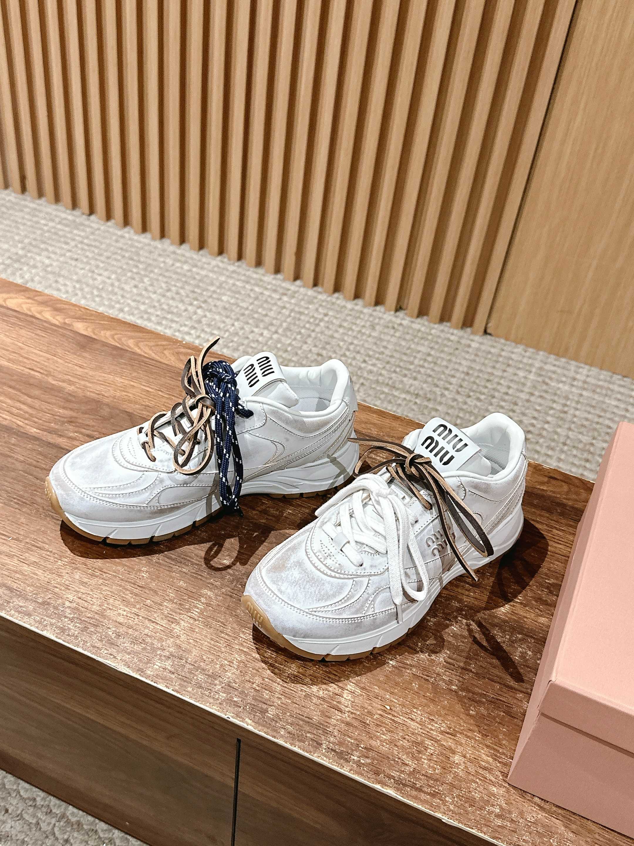 Miu Miu - Массивные туфли - Белый стиль 