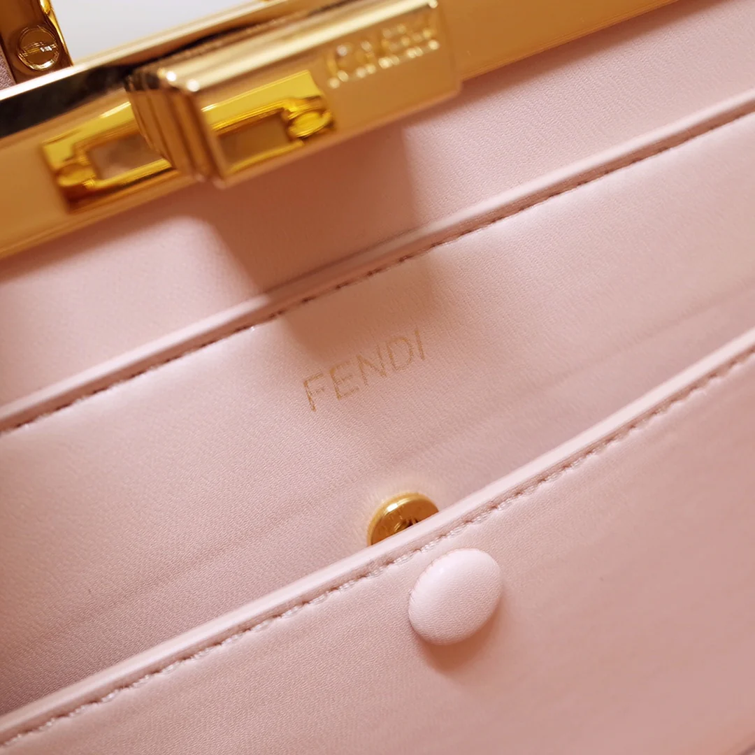 Маленькая желтая кожаная сумка Fendi Peekaboo i-seey