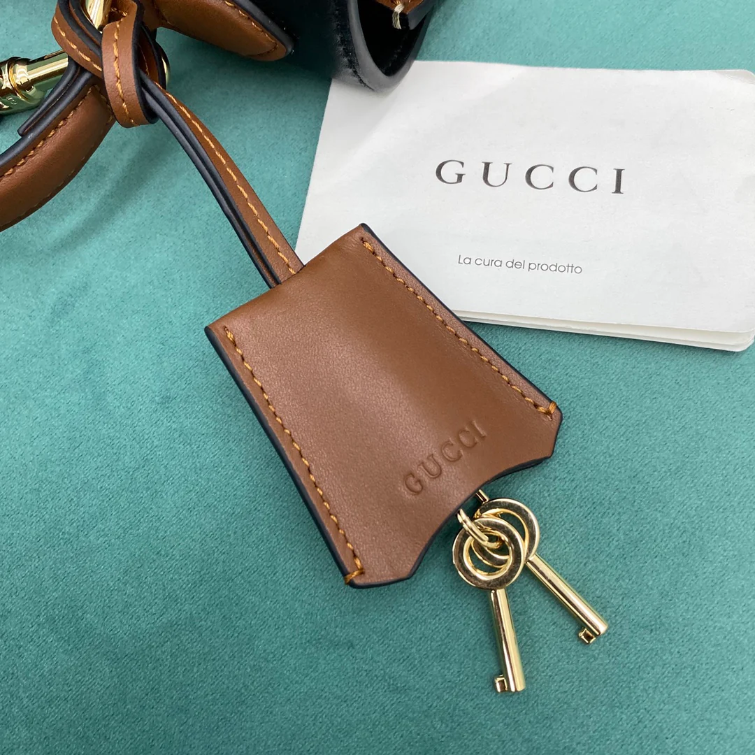 Большая сумка Gucci Padlock, черная, 28 см x 11 см x 19 см.