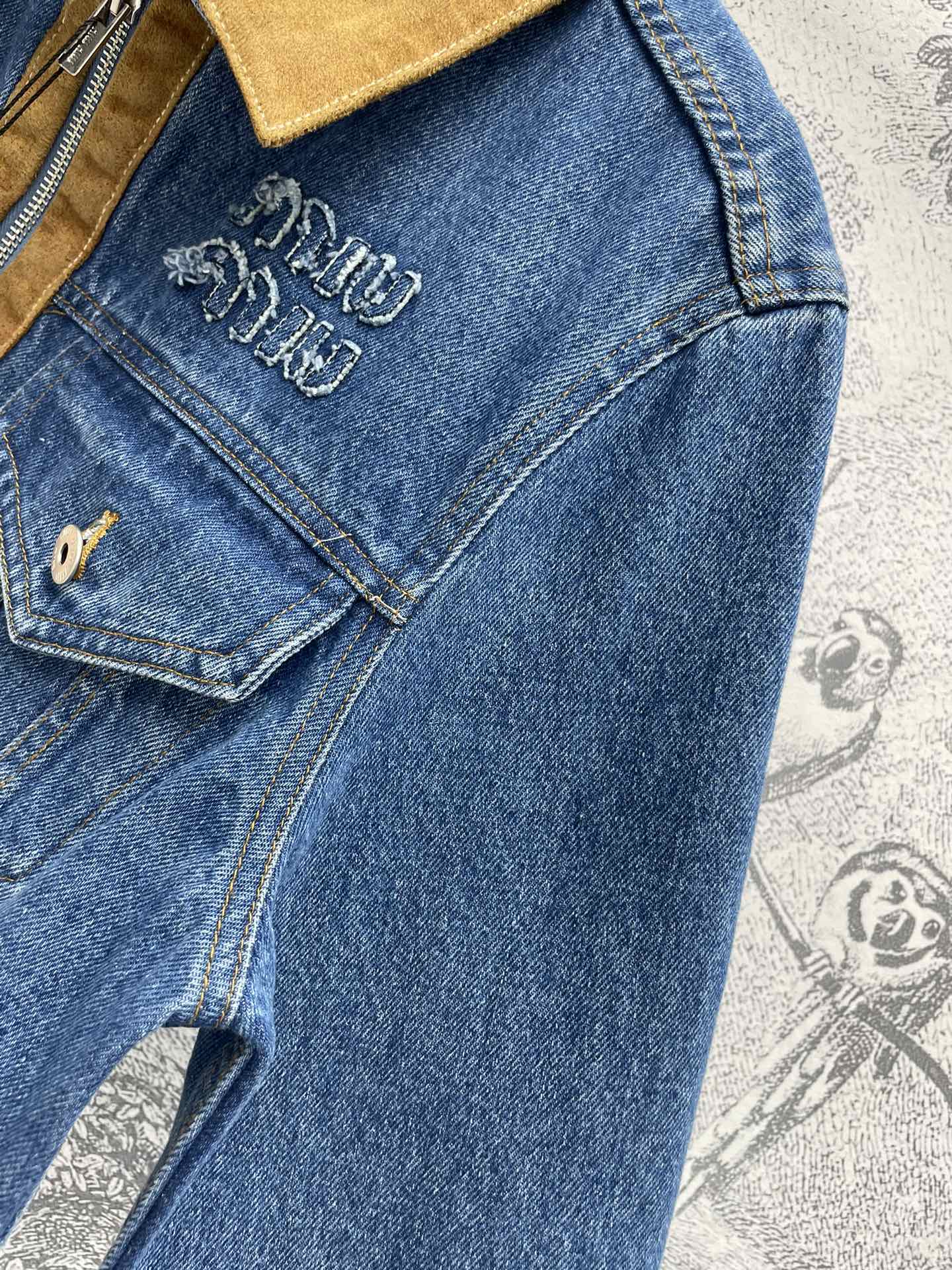 Miu Miu-2404 - Стильный жакет с лацканами