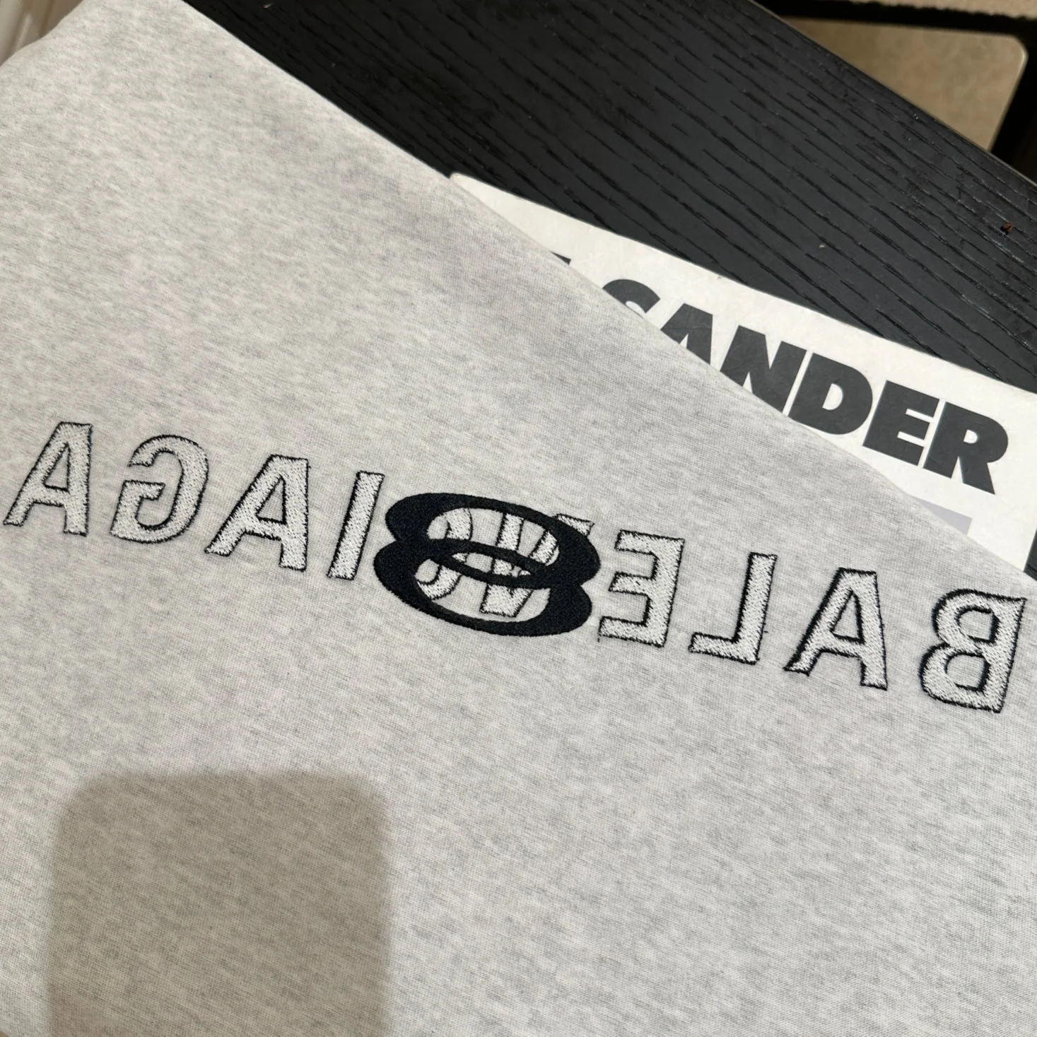 Футболка Balenciaga 2404 с вышивкой букв, свободного кроя, с круглым вырезом и коротким рукавом, унисекс.