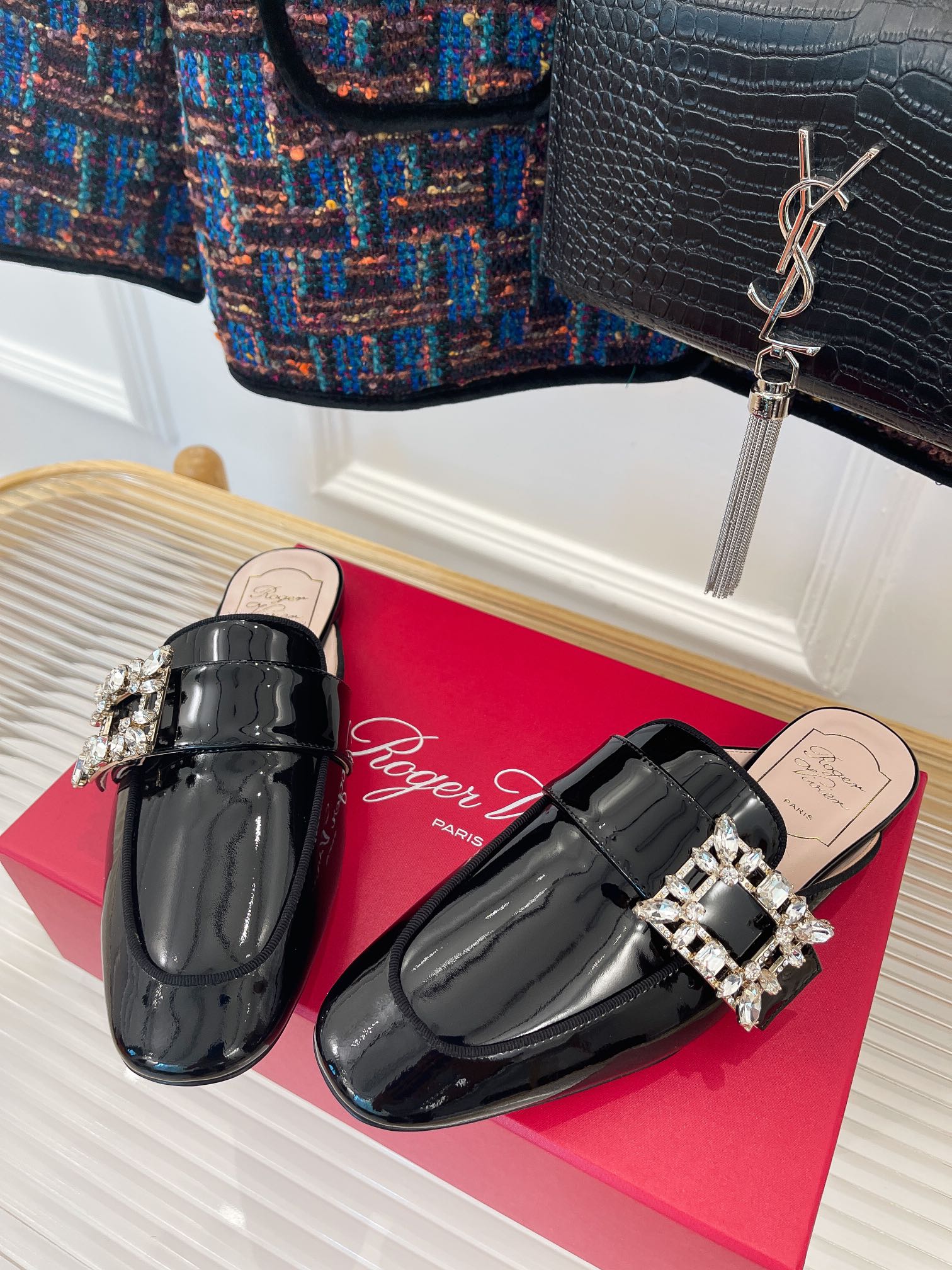 Обувь RV - Коллекция ?Ранняя осень 2022? - Мюли, украшенные стразами.