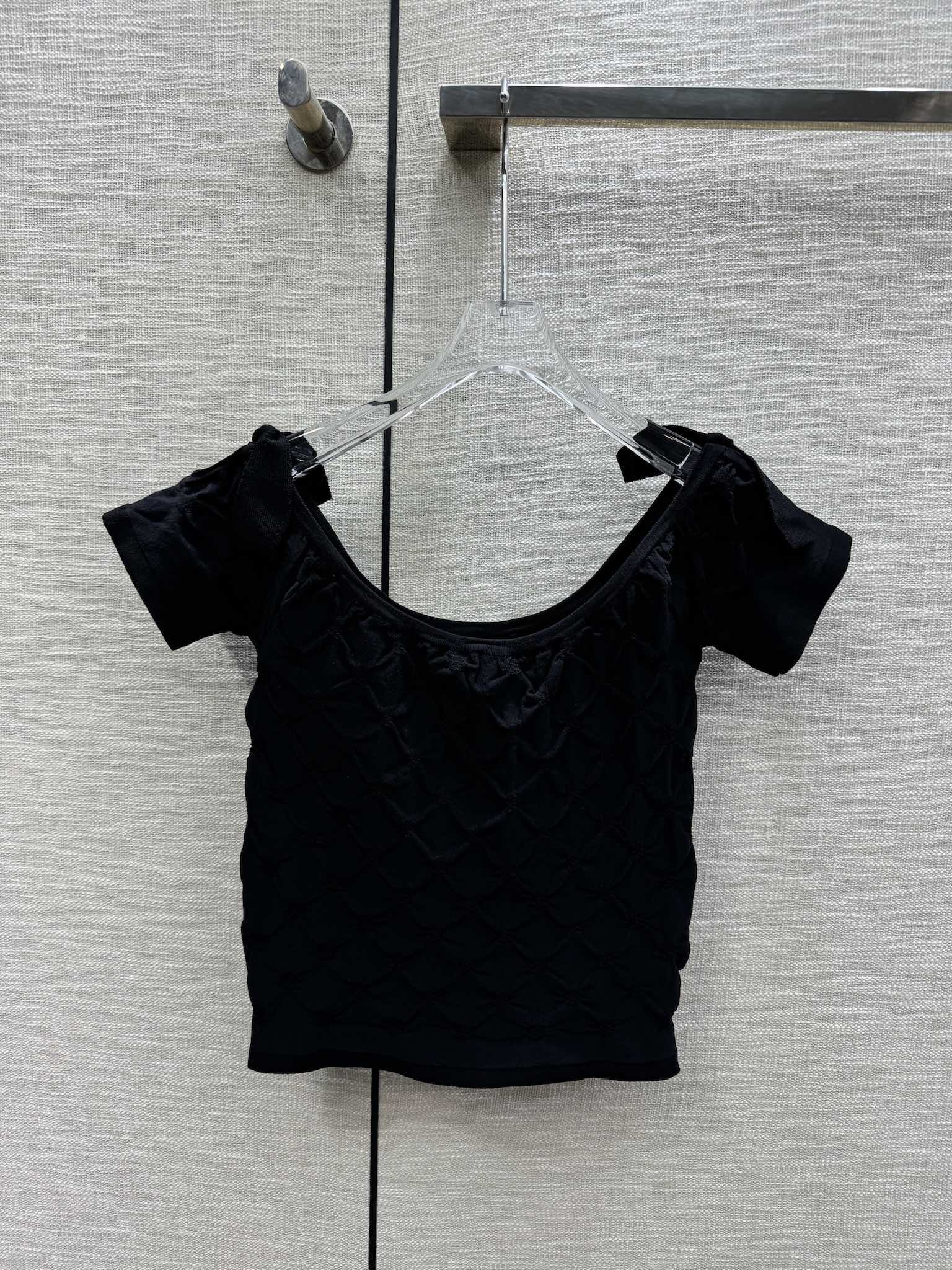 Chanel 2403 - Футболка с коротким рукавом из фактурного трикотажа - Черная