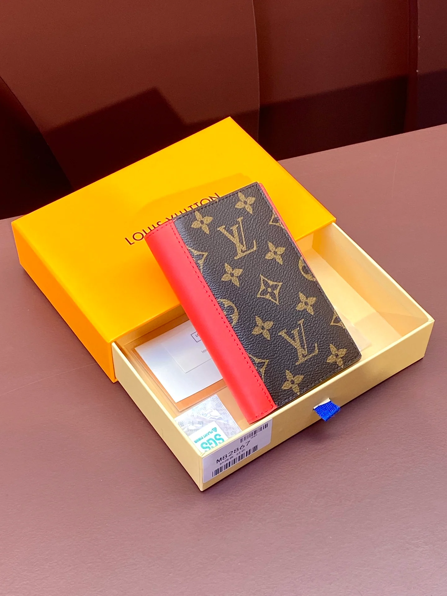 LV-m82867-Обложка для паспорта-Розовая