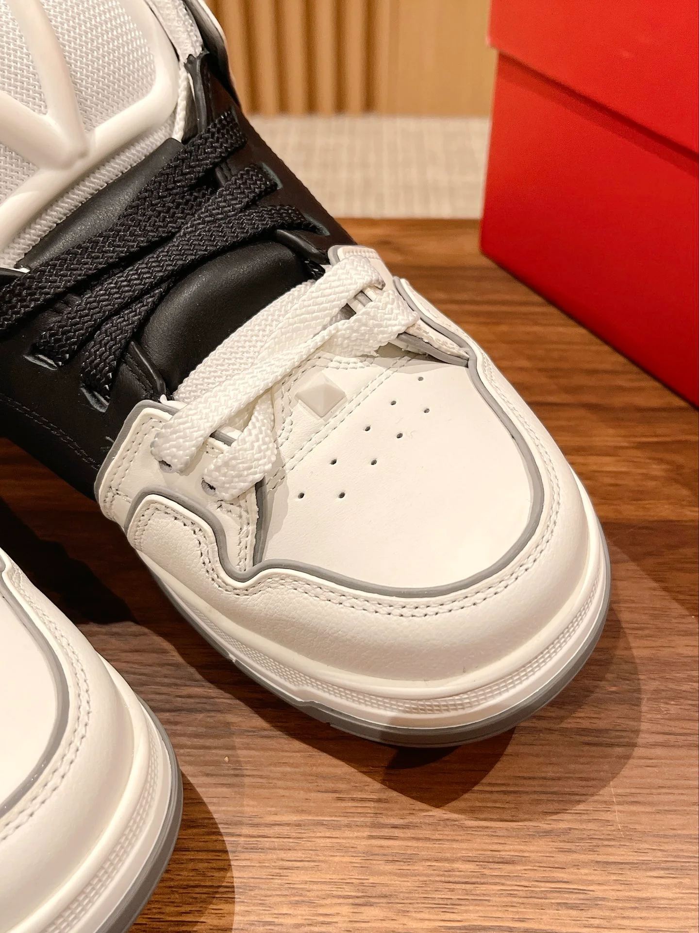 Скейтбордные кроссовки Valentino/обувь Puff - белые и черные