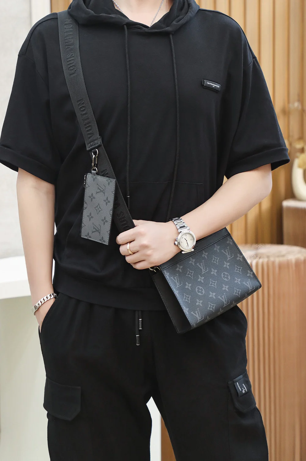 Кошелек LV Gaston m81124 - Фотографии в использовании