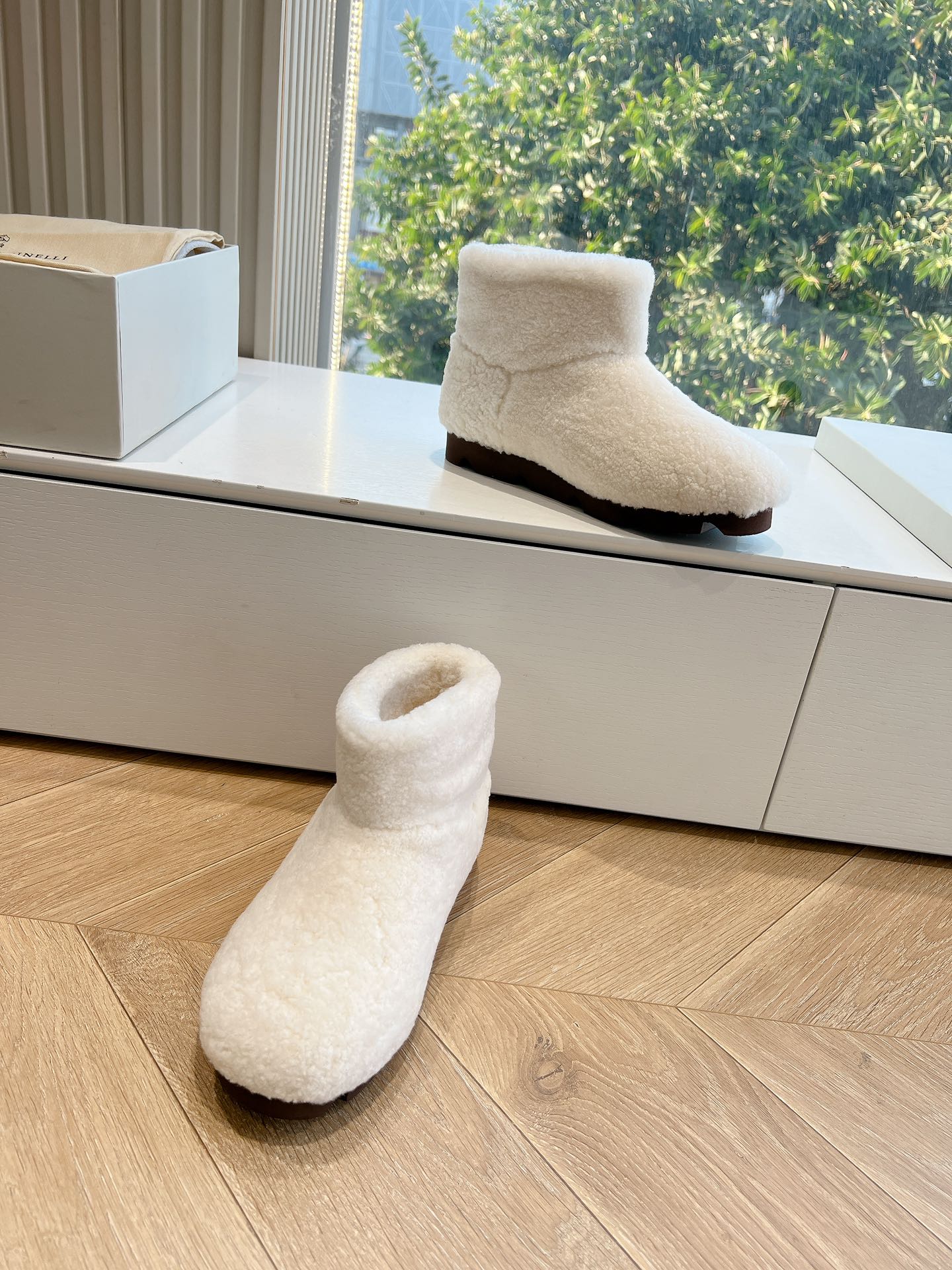 Снежные ботинки Prada 2024 - белые