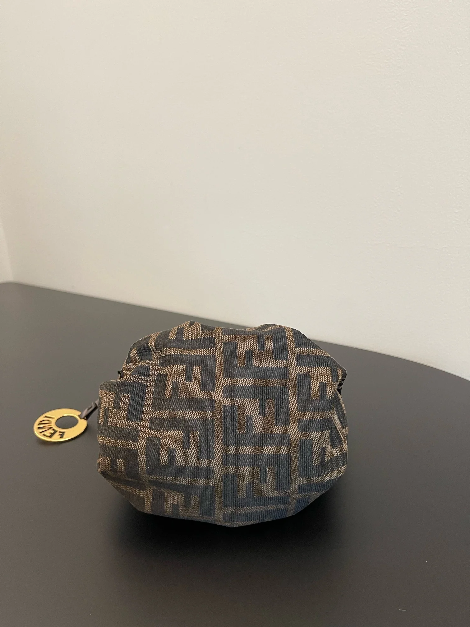Маленькая винтажная сумка Fendi Monogram Ingot