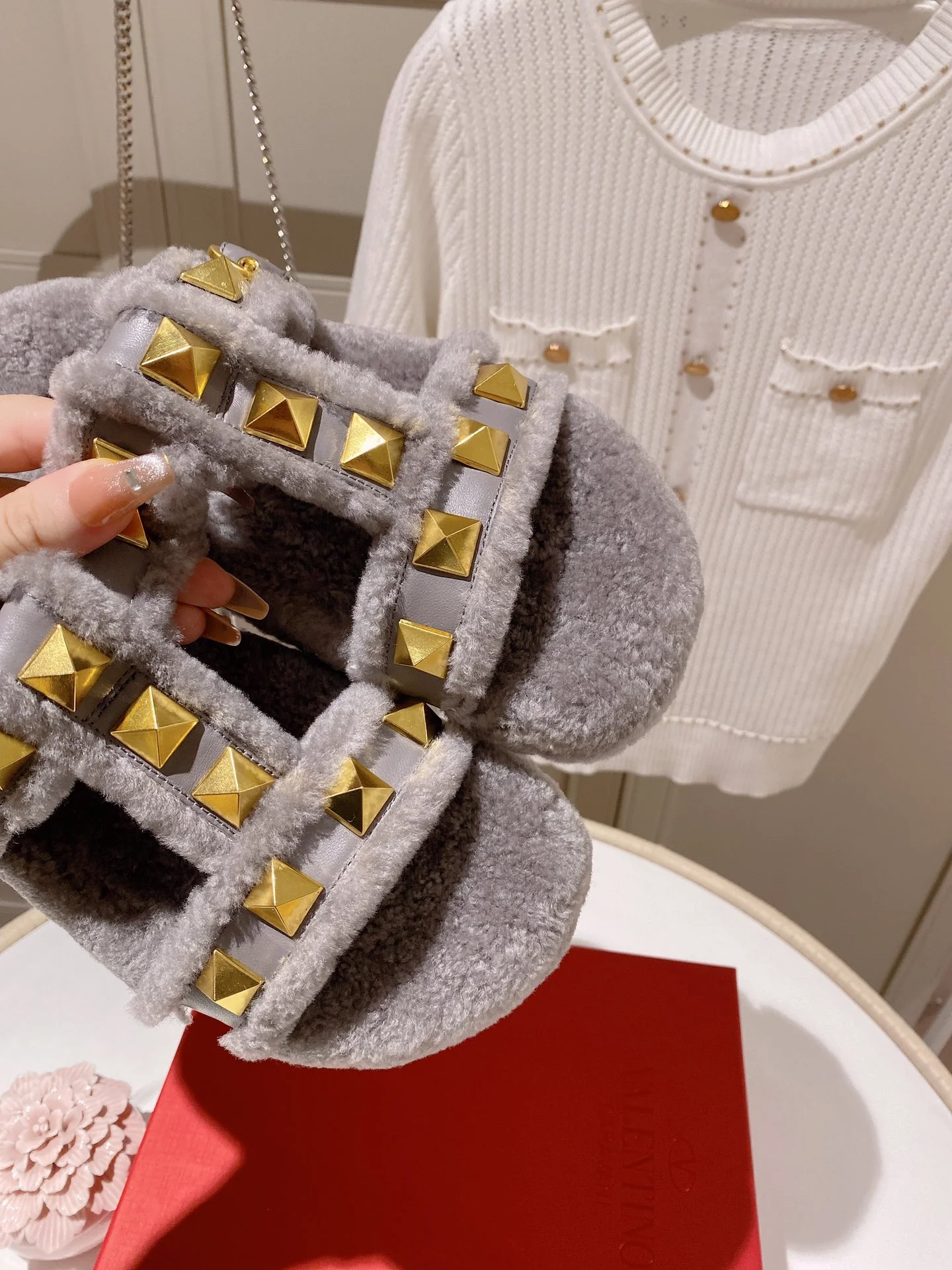 Новинка сезона осень/зима 2022 от Valentino - Шерстяные тапочки - Серые