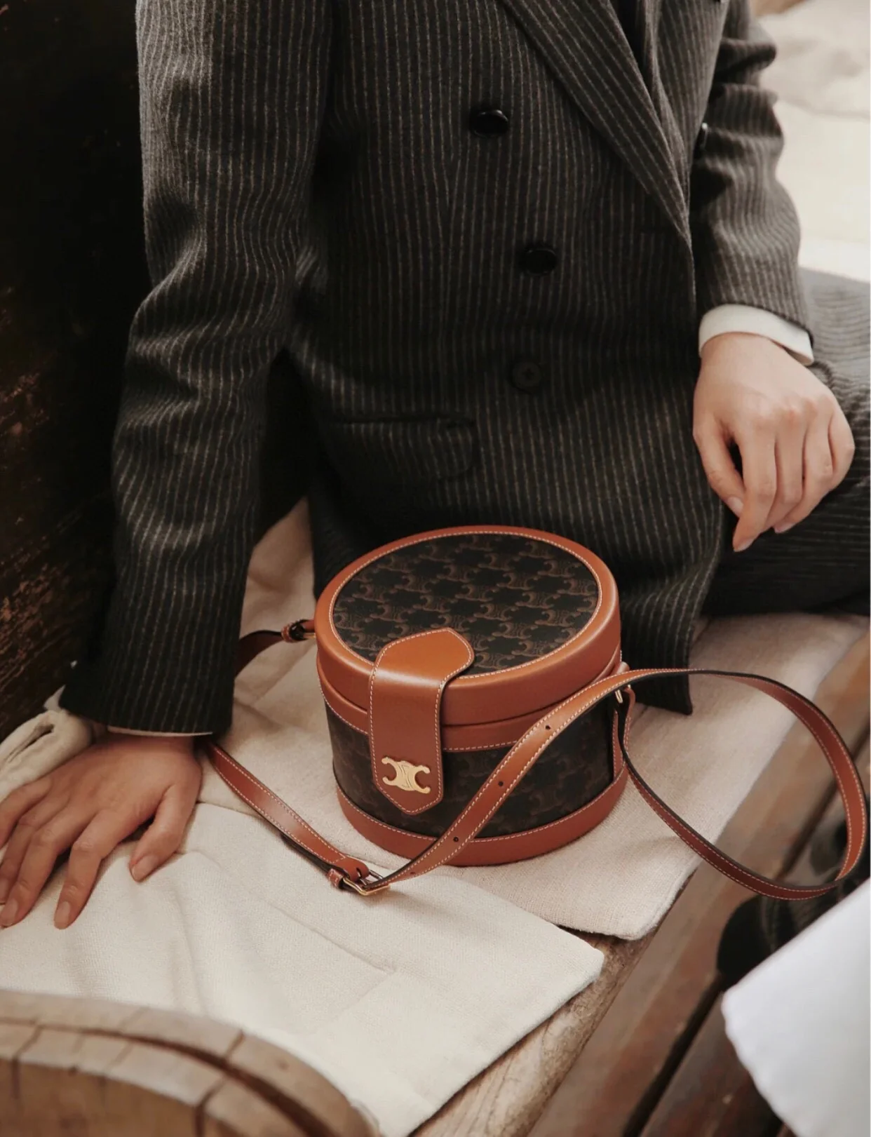 цилиндрическая сумка Celine