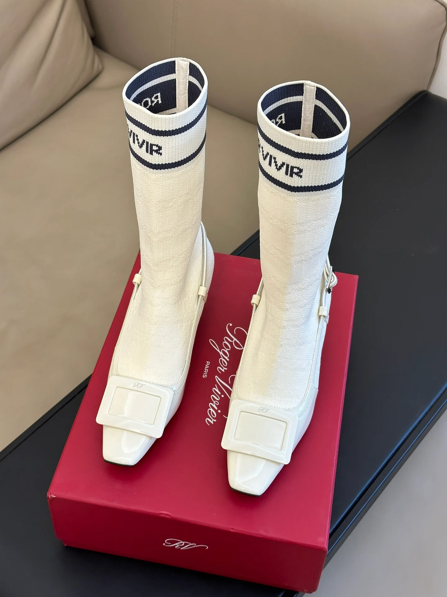 Обувь RV Shoes - Новинка сезона осень/зима 2023 - Ботильоны-носки на высоком каблуке с квадратным носком - Белые