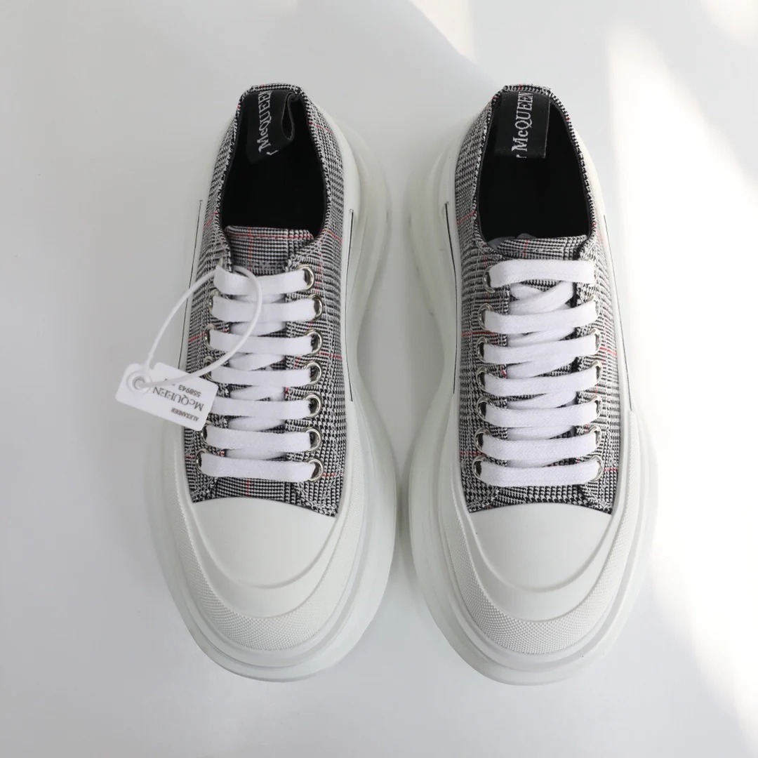 Ковшеобразные туфли на платформе от McQueen, унисекс, в клетку в стиле преппи.